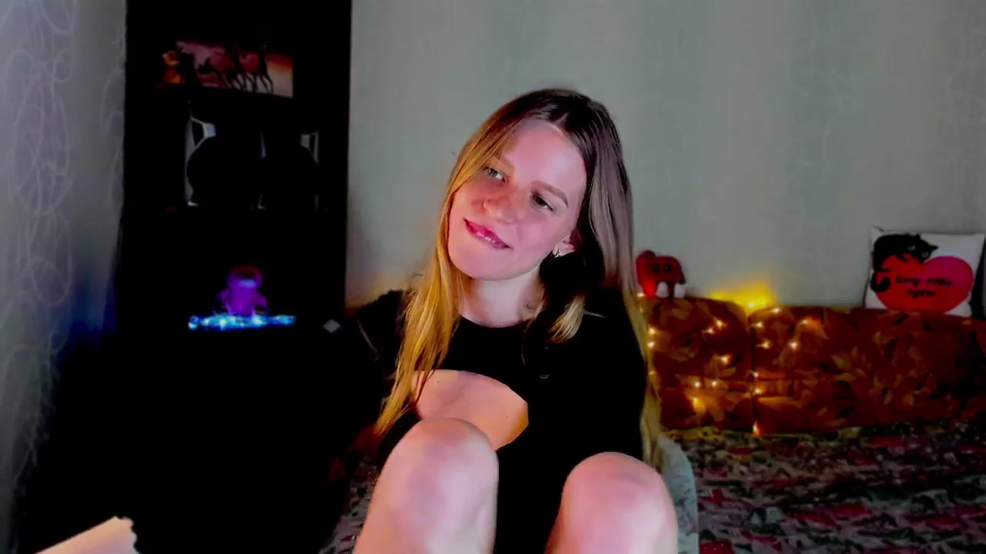 Gallery image thumbnail from Luna_evan's myfreecams stream on, 05/21/2025, 09:45 image 9 of 20
