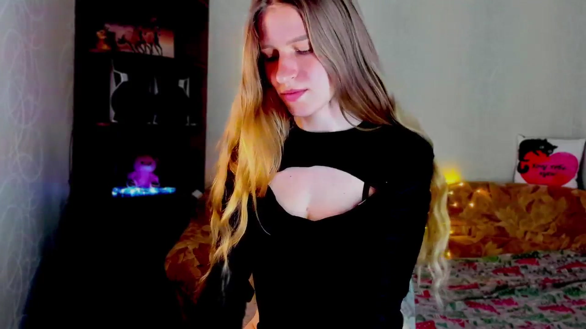 Gallery image thumbnail from Luna_evan's myfreecams stream on, 05/21/2025, 09:45 image 5 of 20