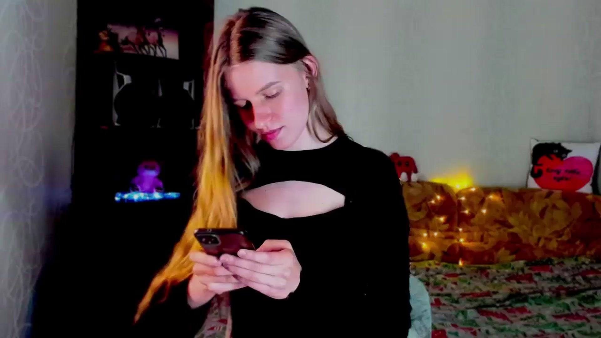 Gallery image thumbnail from Luna_evan's myfreecams stream on, 05/21/2025, 11:47 image 10 of 20