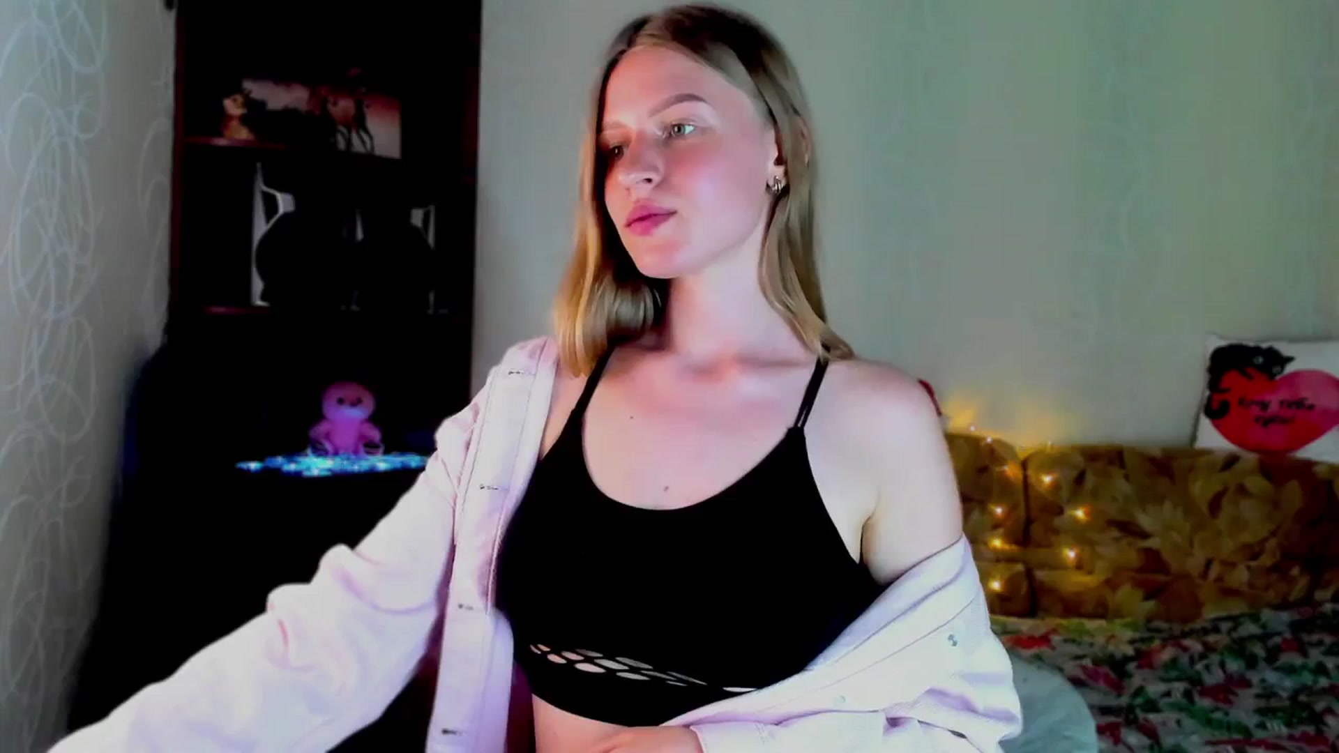 Gallery image thumbnail from Luna_evan's myfreecams stream on, 05/26/2025, 11:03 image 19 of 20