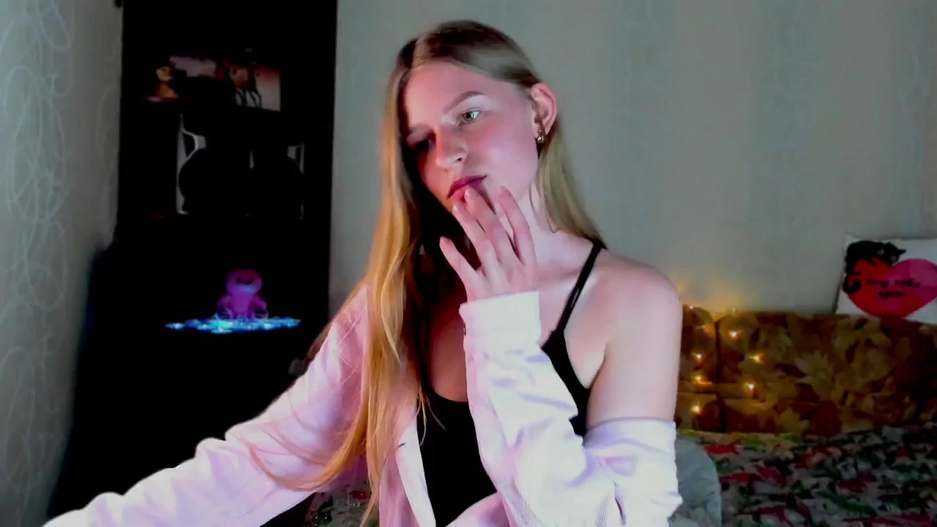 Gallery image thumbnail from Luna_evan's myfreecams stream on, 05/26/2025, 11:03 image 3 of 20