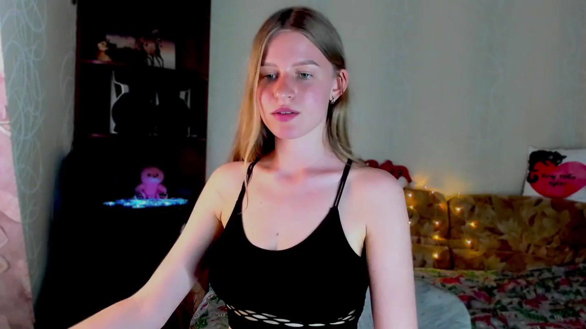 Gallery image thumbnail from Luna_evan's myfreecams stream on, 05/26/2025, 11:03 image 16 of 20