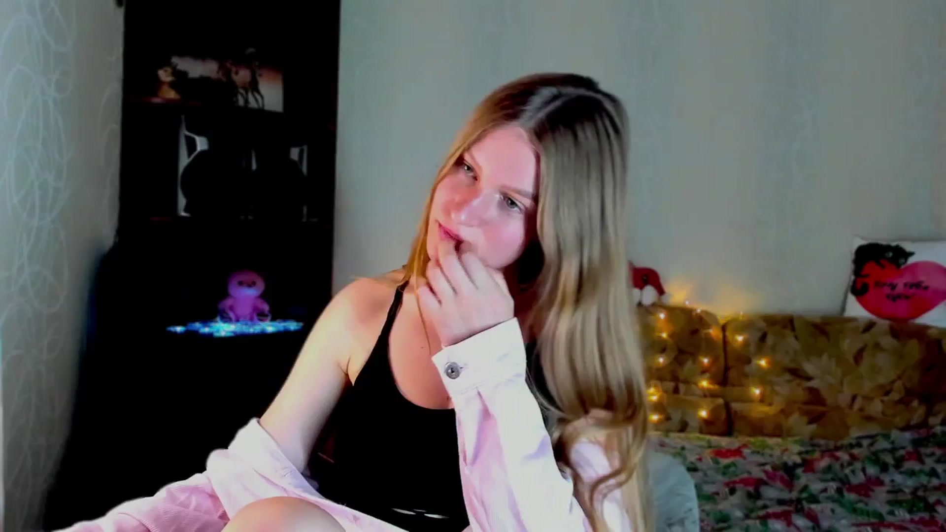 Gallery image thumbnail from Luna_evan's myfreecams stream on, 05/26/2025, 11:03 image 12 of 20