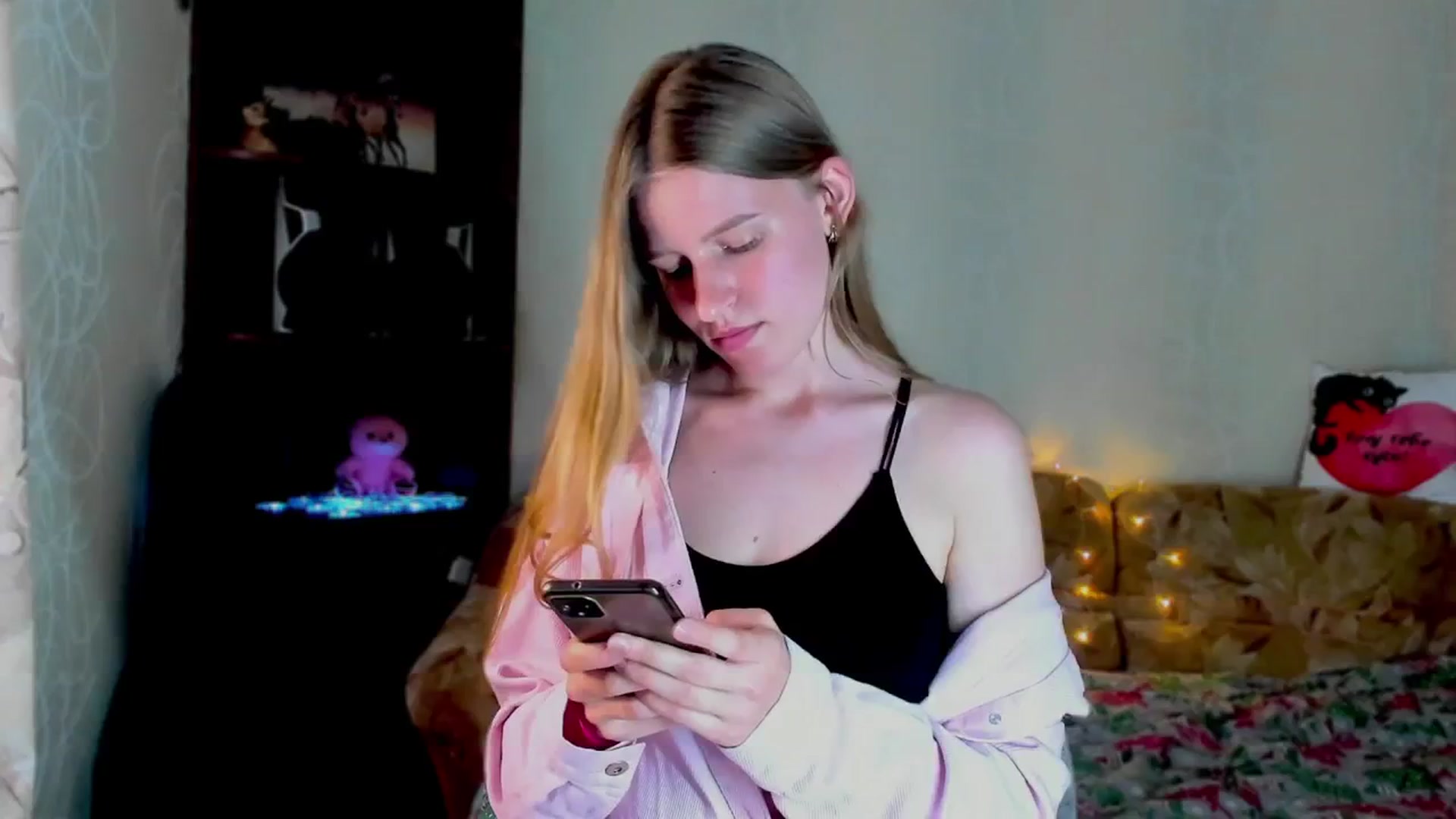 Gallery image thumbnail from Luna_evan's myfreecams stream on, 05/26/2025, 11:03 image 11 of 20