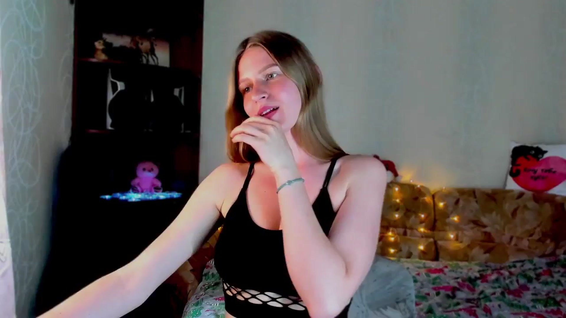 Gallery image thumbnail from Luna_evan's myfreecams stream on, 05/26/2025, 11:48 image 4 of 20