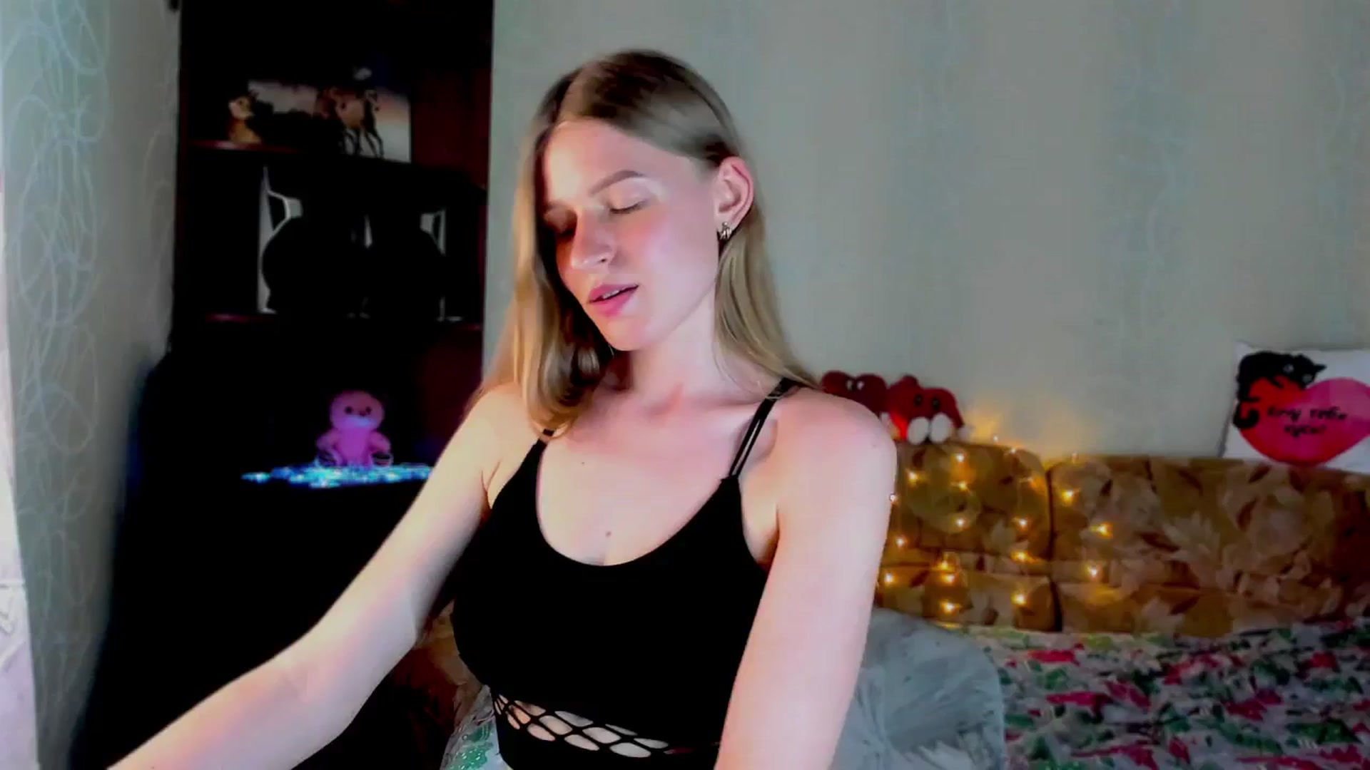Gallery image thumbnail from Luna_evan's myfreecams stream on, 05/26/2025, 11:48 image 5 of 20