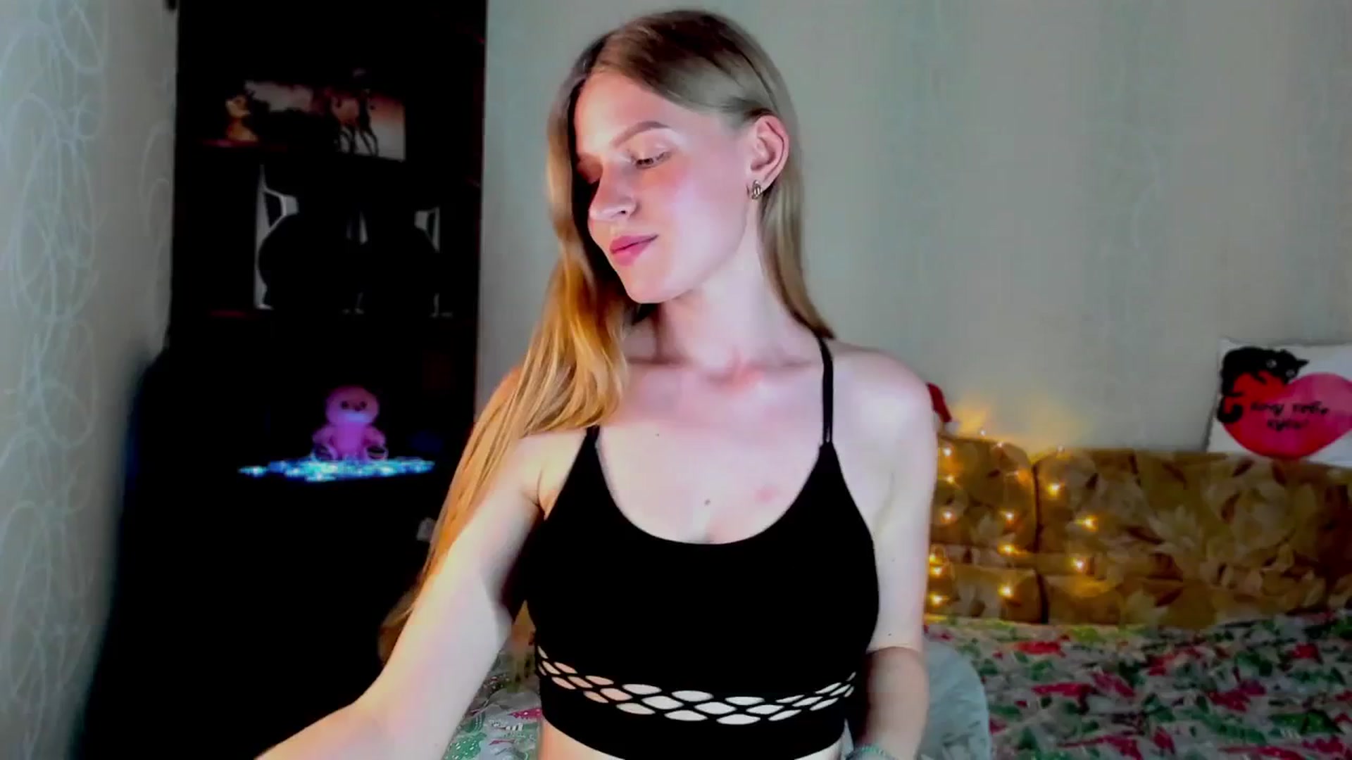 Gallery image thumbnail from Luna_evan's myfreecams stream on, 05/26/2025, 11:48 image 15 of 20