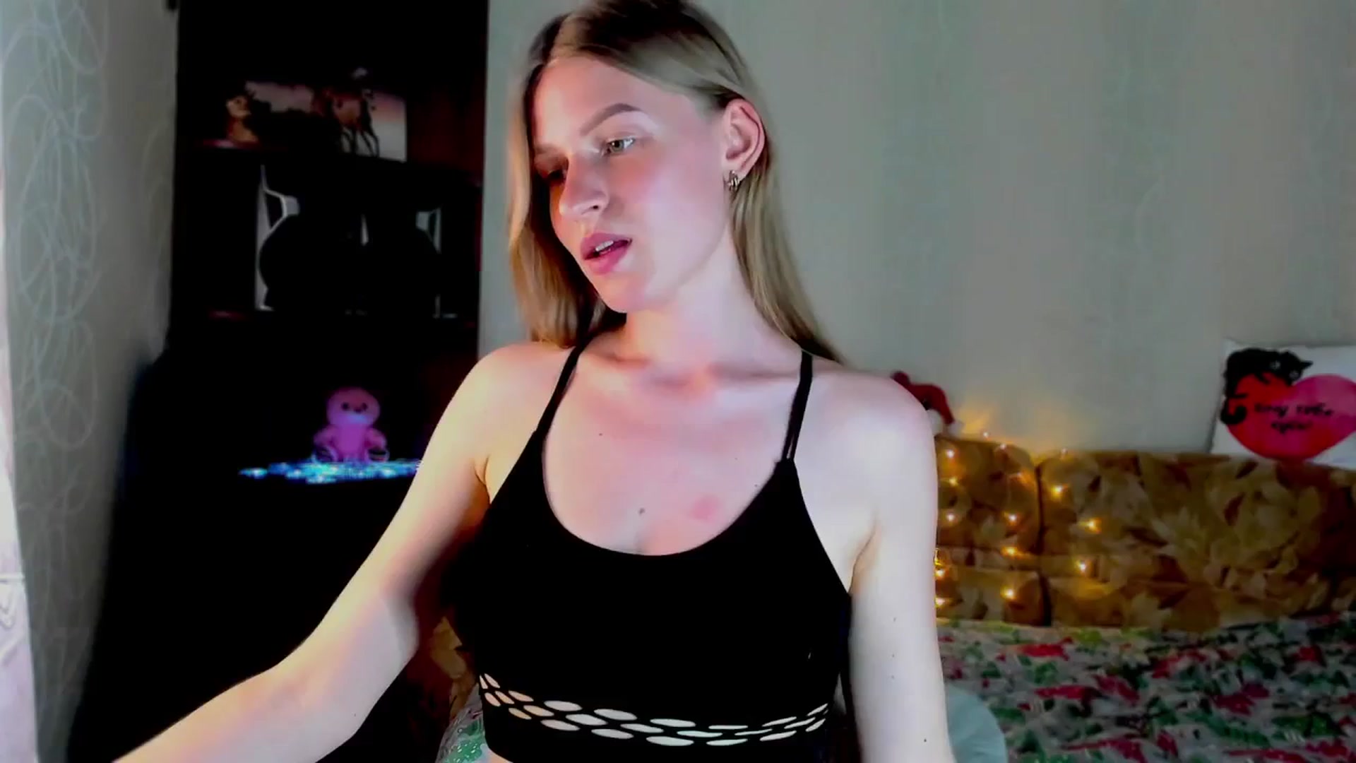Gallery image thumbnail from Luna_evan's myfreecams stream on, 05/26/2025, 11:48 image 10 of 20