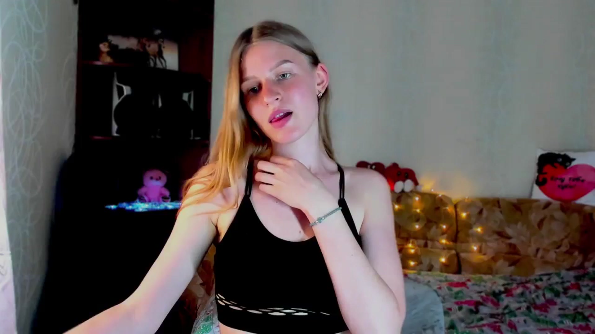 Gallery image thumbnail from Luna_evan's myfreecams stream on, 05/26/2025, 11:48 image 2 of 20