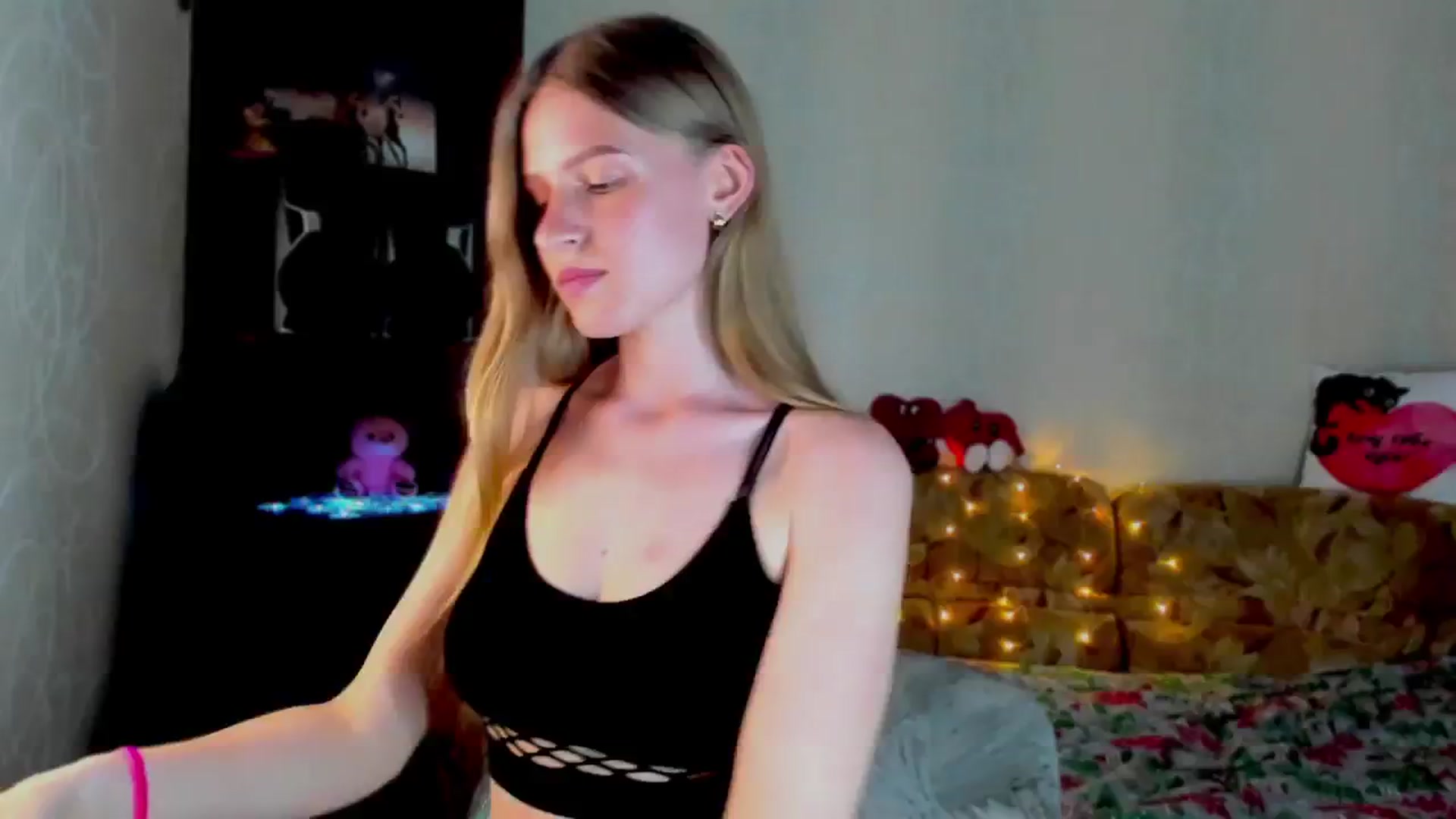 Gallery image thumbnail from Luna_evan's myfreecams stream on, 05/26/2025, 11:48 image 16 of 20
