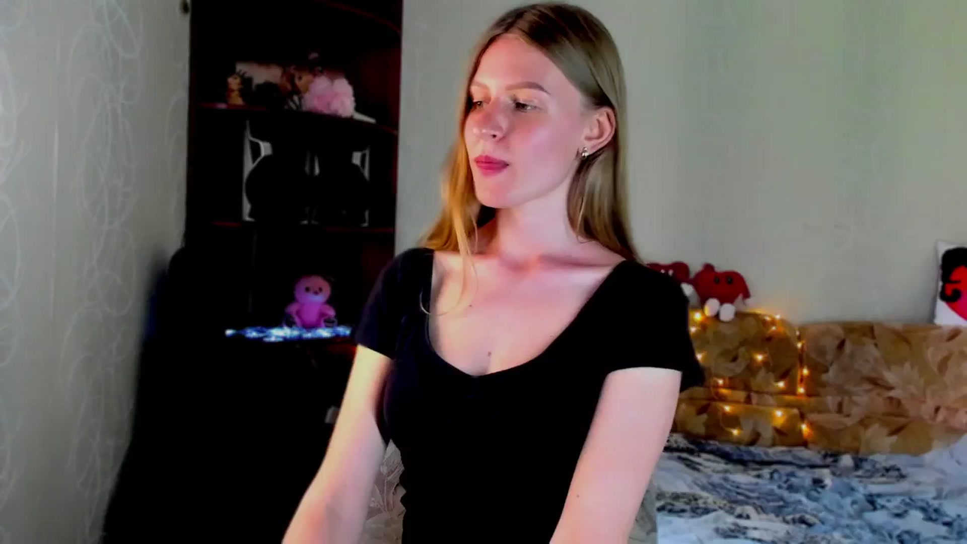 Gallery image thumbnail from Luna_evan's myfreecams stream on, 06/02/2025, 12:11 image 2 of 20