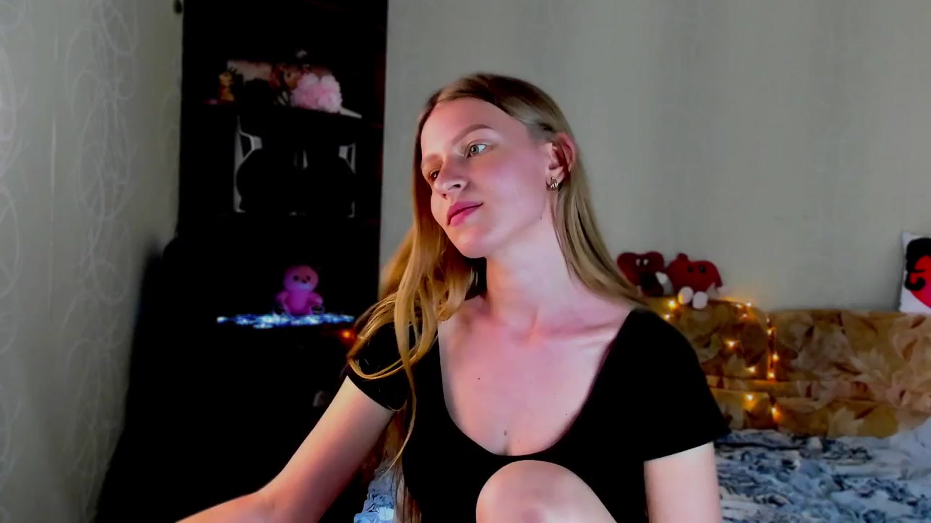 Gallery image thumbnail from Luna_evan's myfreecams stream on, 06/02/2025, 12:11 image 11 of 20
