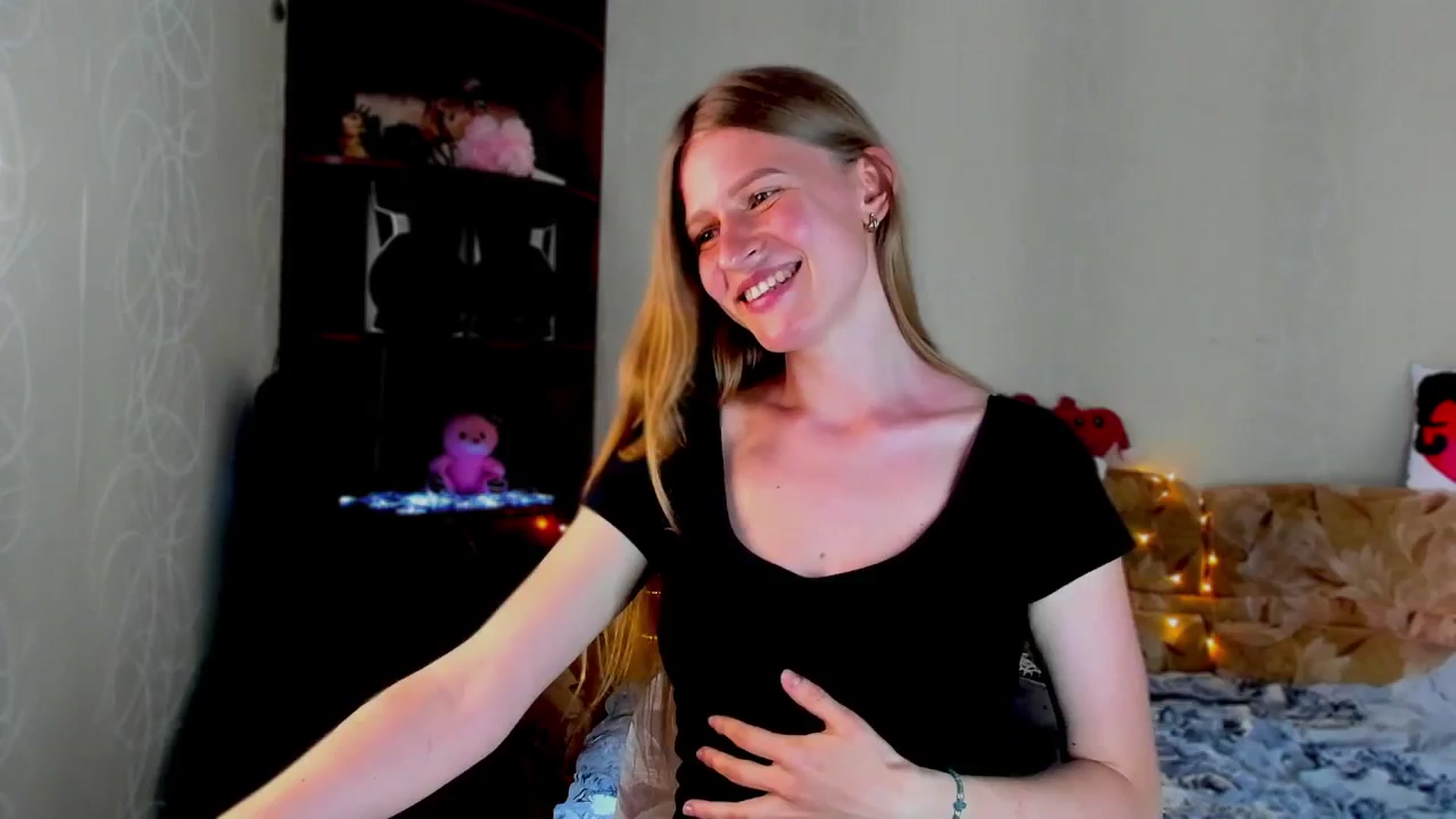Gallery image thumbnail from Luna_evan's myfreecams stream on, 06/02/2025, 12:11 image 9 of 20