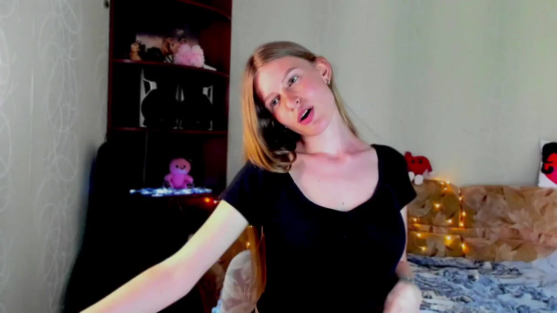 Gallery image thumbnail from Luna_evan's myfreecams stream on, 06/02/2025, 12:11 image 3 of 20