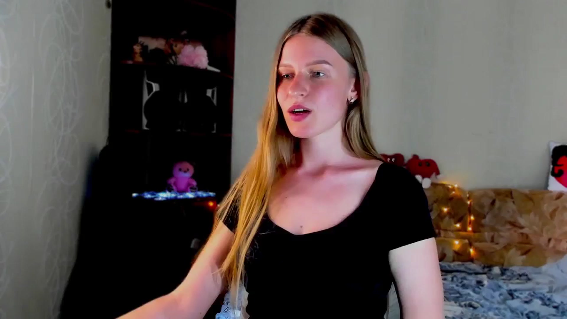 Gallery image thumbnail from Luna_evan's myfreecams stream on, 06/02/2025, 12:11 image 20 of 20