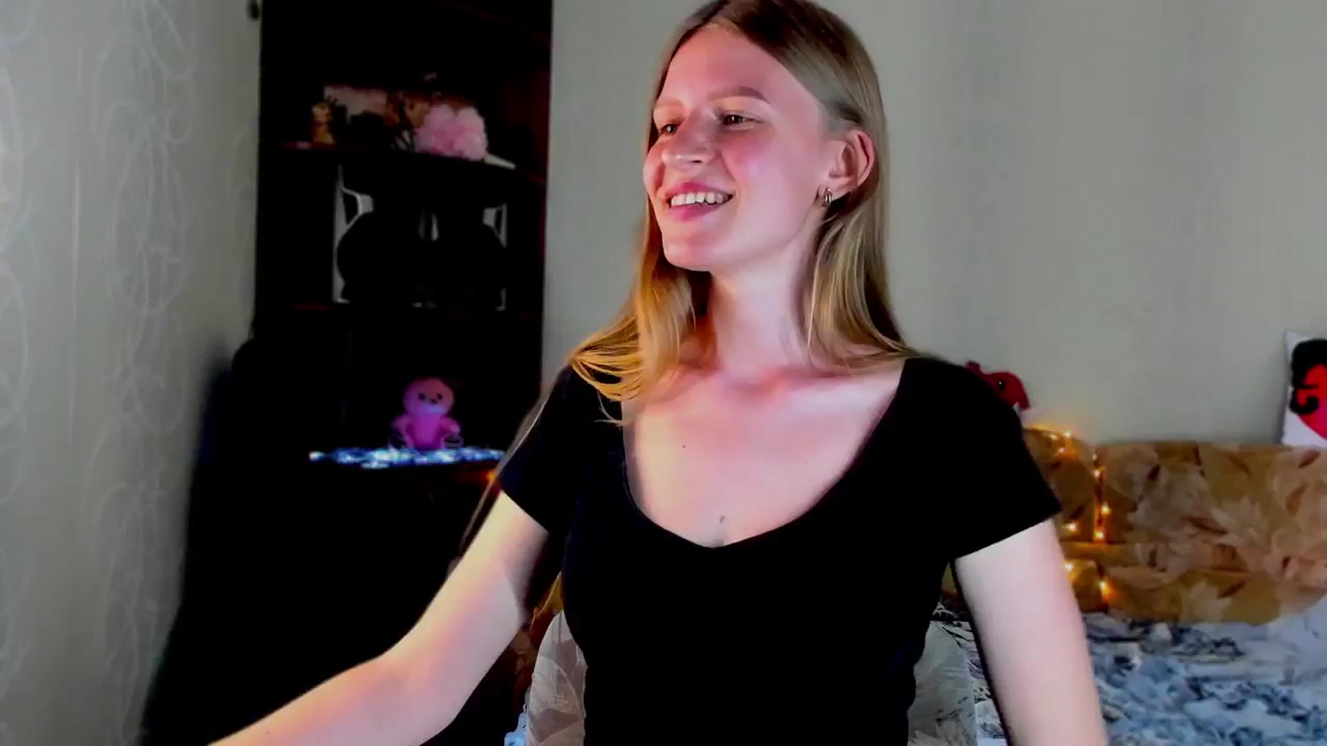 Gallery image thumbnail from Luna_evan's myfreecams stream on, 06/02/2025, 12:11 image 5 of 20
