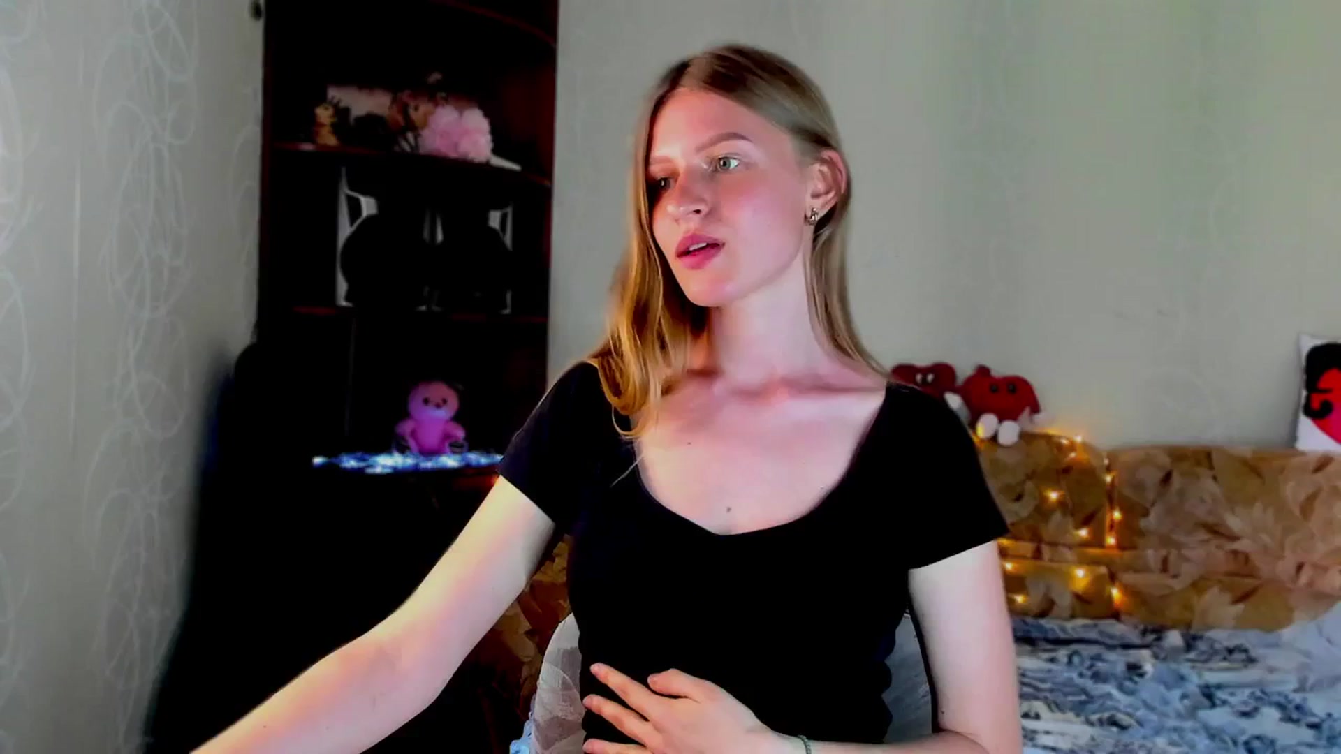 Gallery image thumbnail from Luna_evan's myfreecams stream on, 06/02/2025, 12:11 image 4 of 20