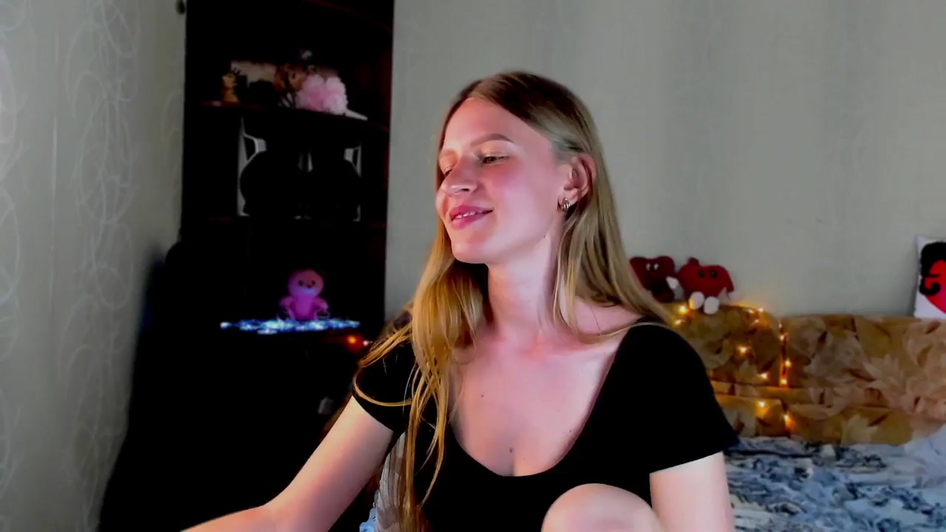Gallery image thumbnail from Luna_evan's myfreecams stream on, 06/02/2025, 12:11 image 8 of 20