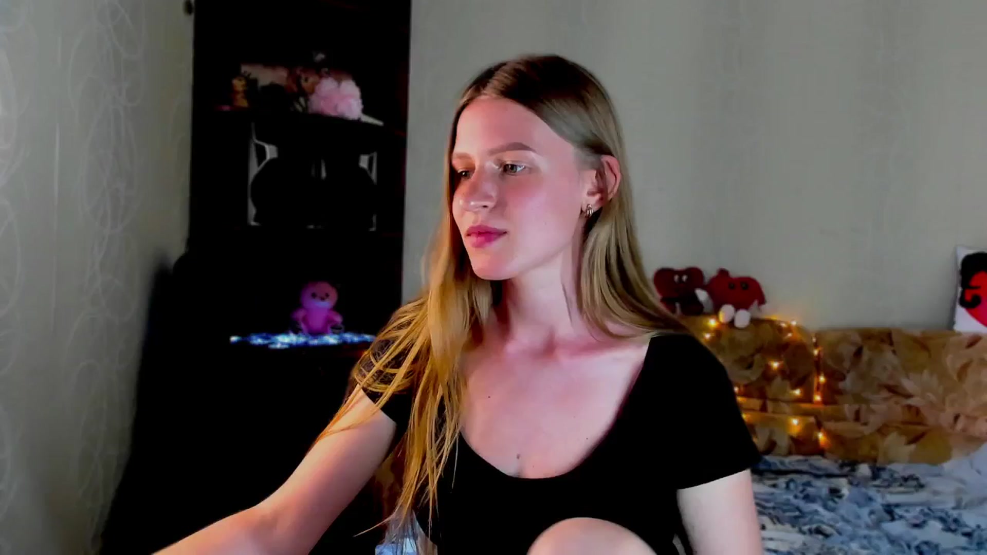 Gallery image thumbnail from Luna_evan's myfreecams stream on, 06/02/2025, 12:11 image 13 of 20