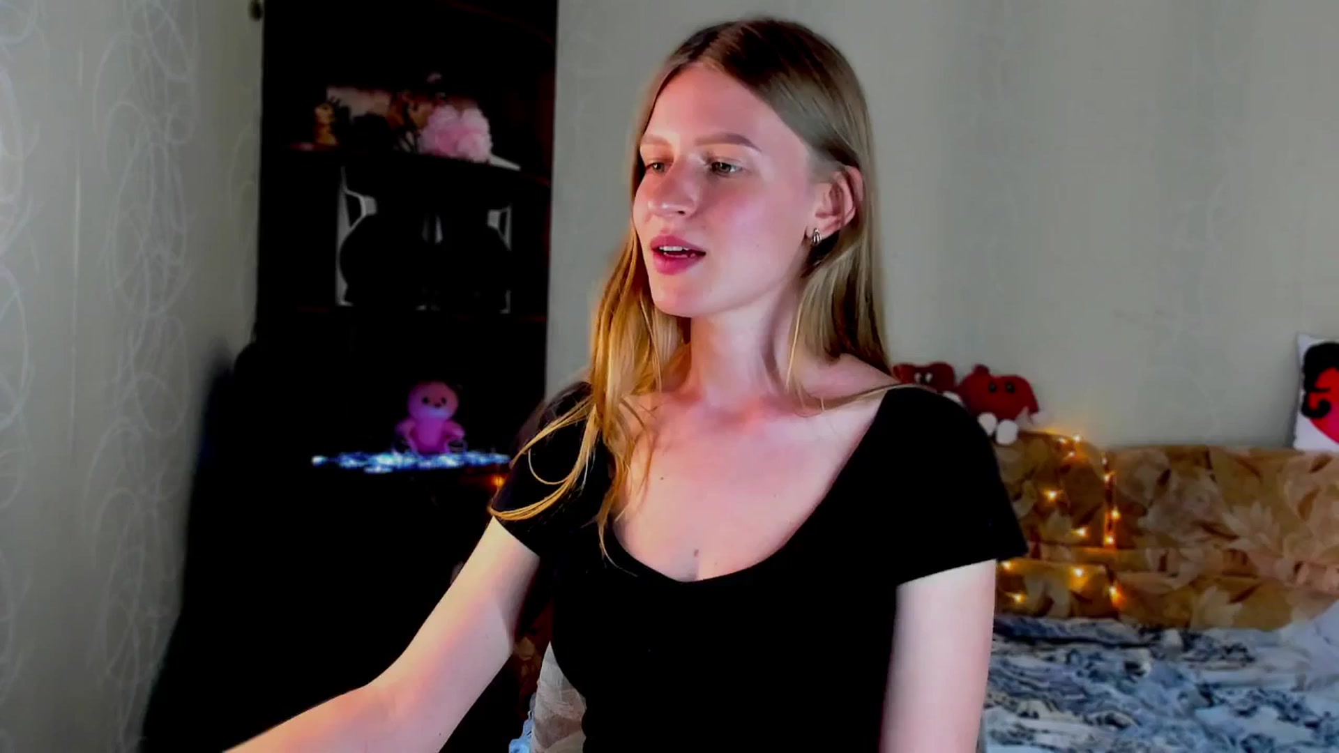 Gallery image thumbnail from Luna_evan's myfreecams stream on, 06/02/2025, 12:11 image 7 of 20