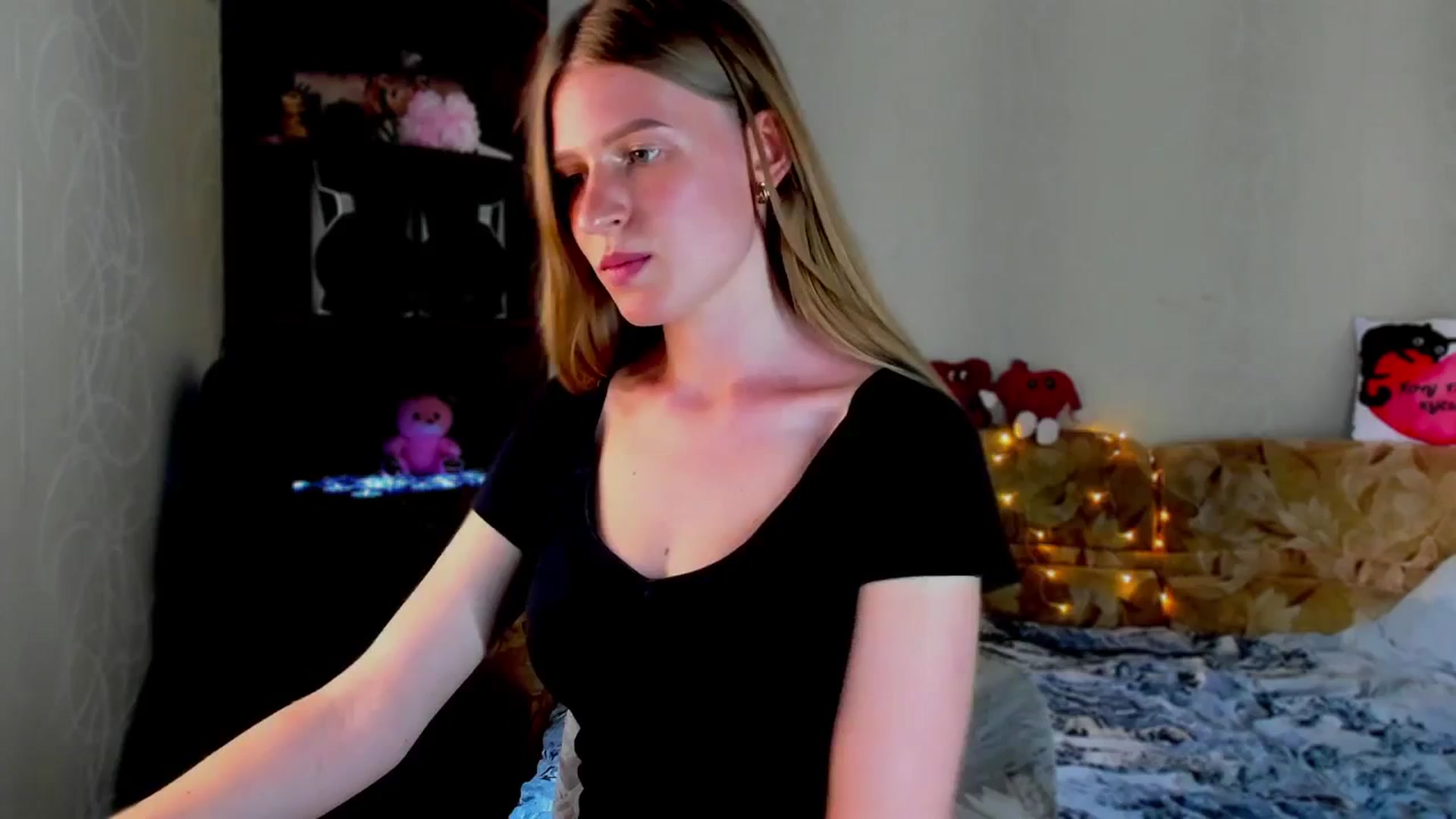 Gallery image thumbnail from Luna_evan's myfreecams stream on, 06/02/2025, 12:57 image 5 of 20