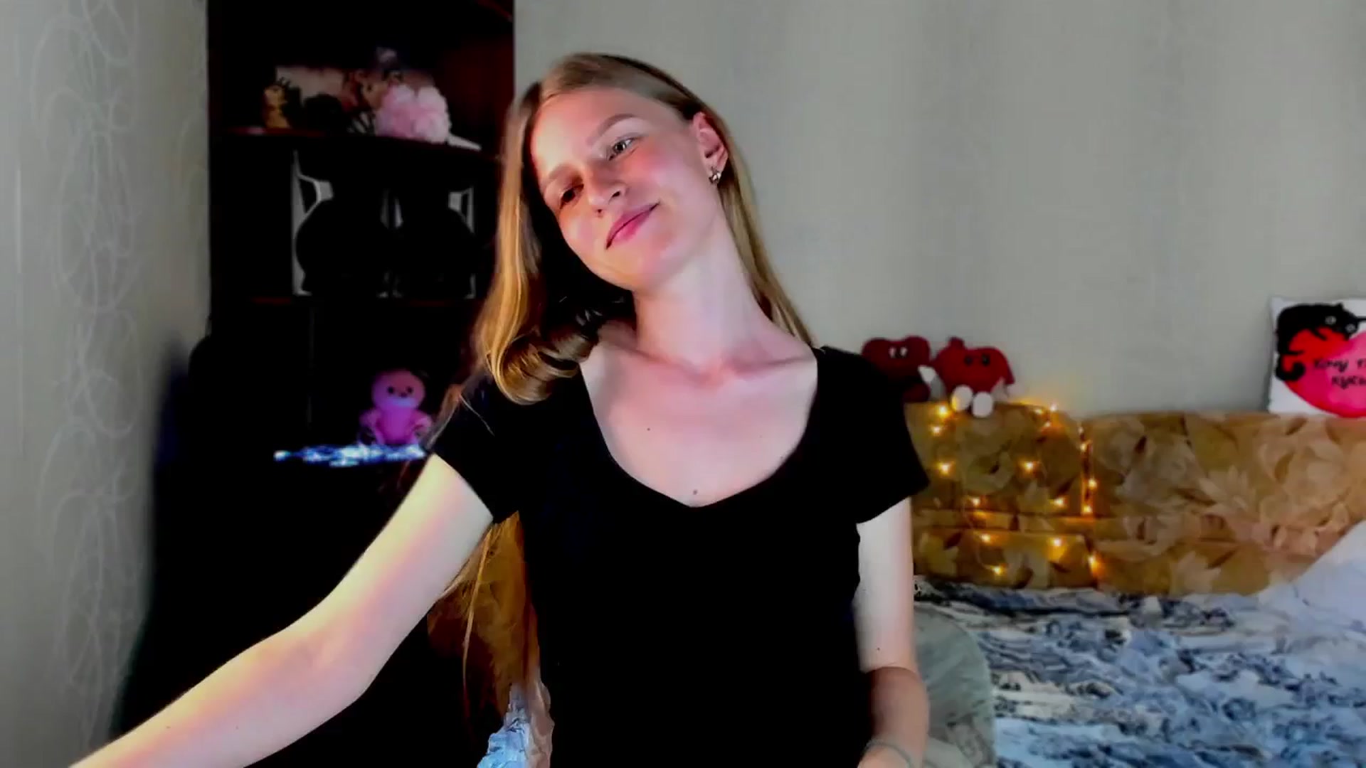 Gallery image thumbnail from Luna_evan's myfreecams stream on, 06/02/2025, 12:57 image 17 of 20