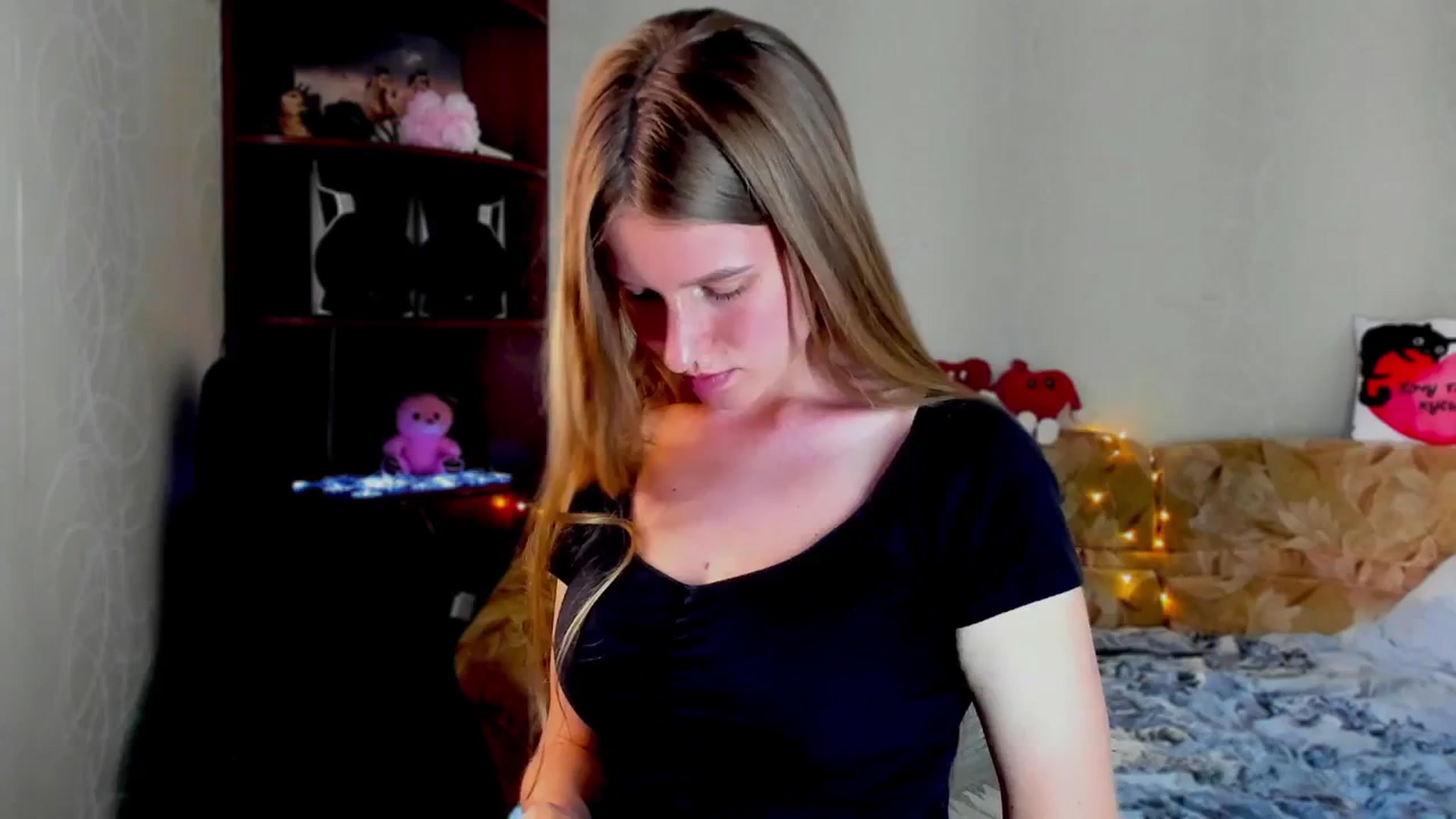 Gallery image thumbnail from Luna_evan's myfreecams stream on, 06/02/2025, 12:57 image 12 of 20