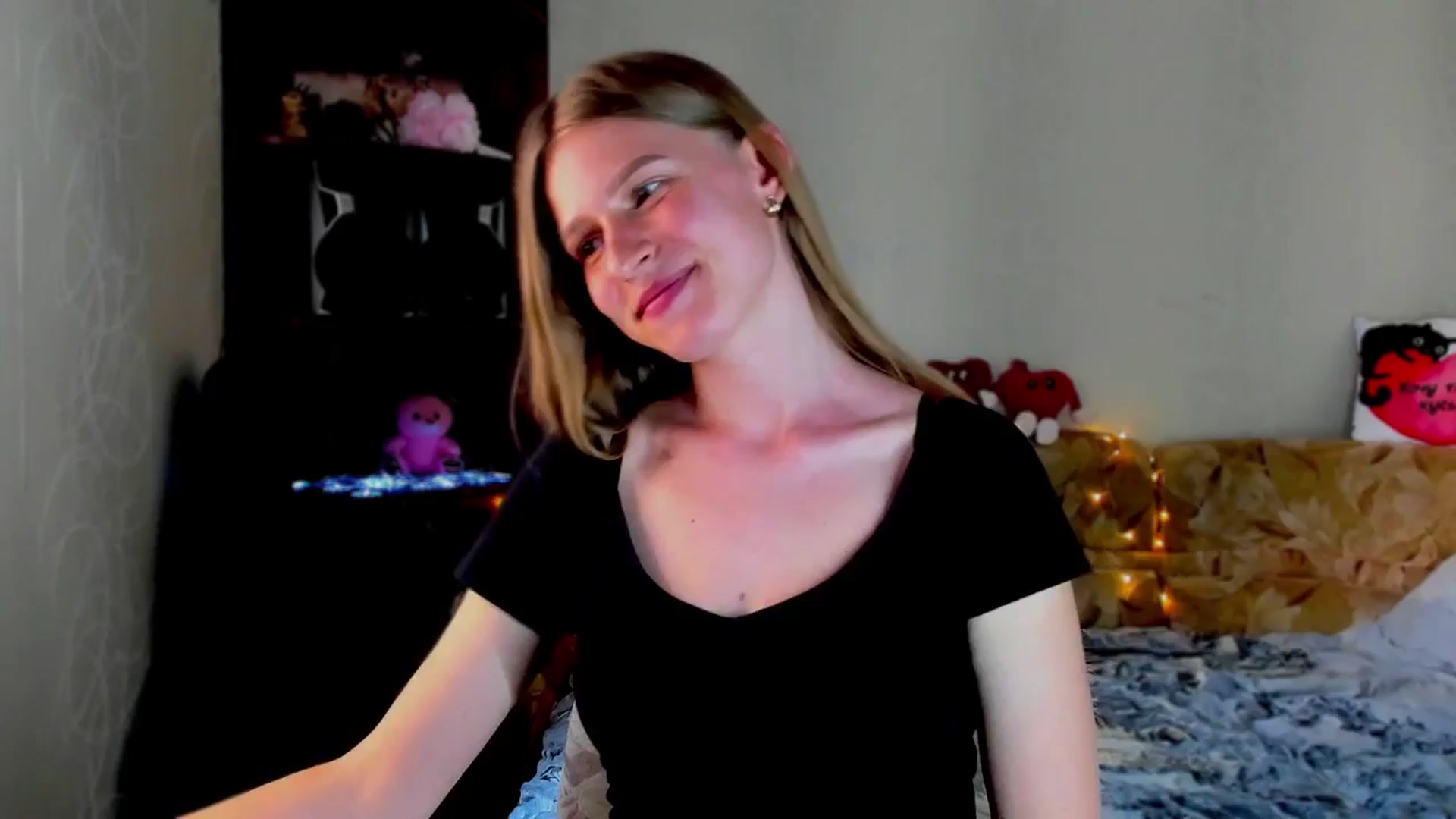 Gallery image thumbnail from Luna_evan's myfreecams stream on, 06/02/2025, 12:57 image 15 of 20