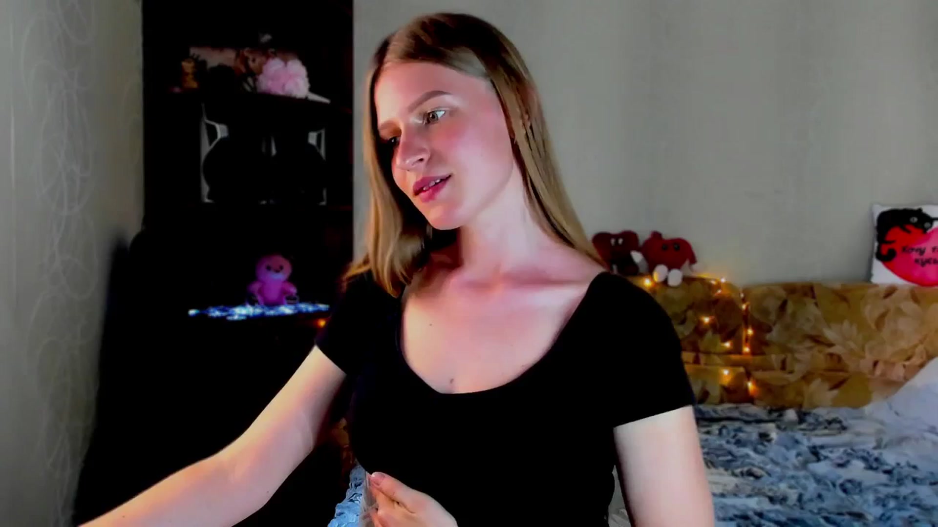 Gallery image thumbnail from Luna_evan's myfreecams stream on, 06/02/2025, 12:57 image 16 of 20