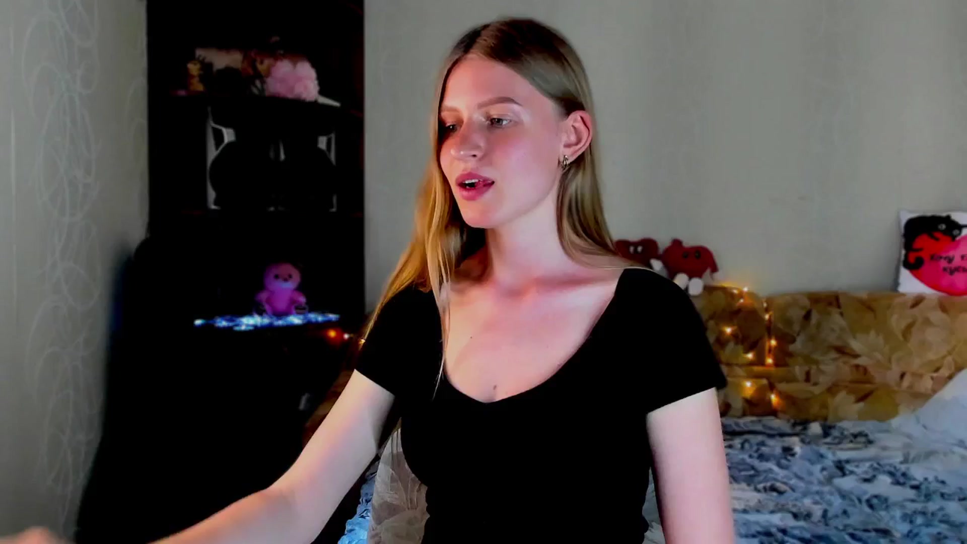 Gallery image thumbnail from Luna_evan's myfreecams stream on, 06/02/2025, 12:57 image 8 of 20