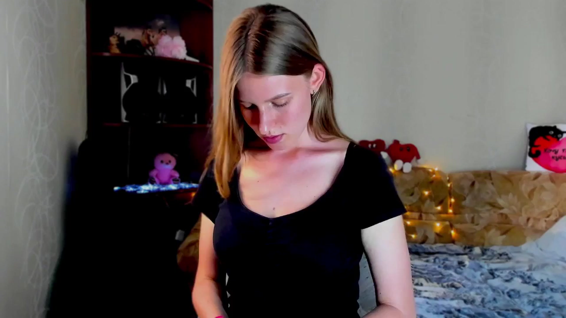 Gallery image thumbnail from Luna_evan's myfreecams stream on, 06/02/2025, 12:57 image 2 of 20