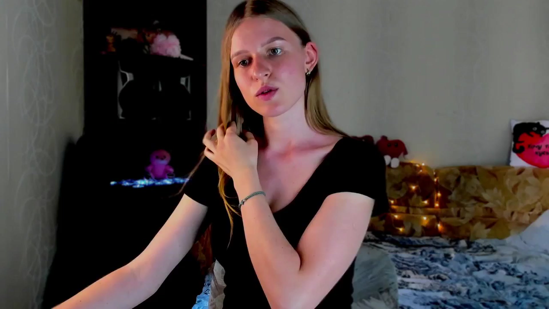 Gallery image thumbnail from Luna_evan's myfreecams stream on, 06/02/2025, 12:57 image 1 of 20