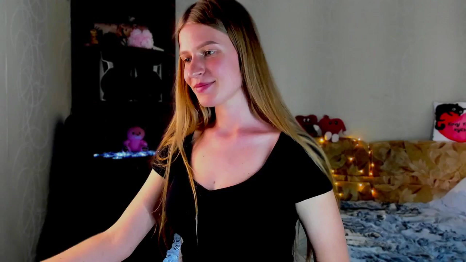 Gallery image thumbnail from Luna_evan's myfreecams stream on, 06/02/2025, 12:57 image 10 of 20