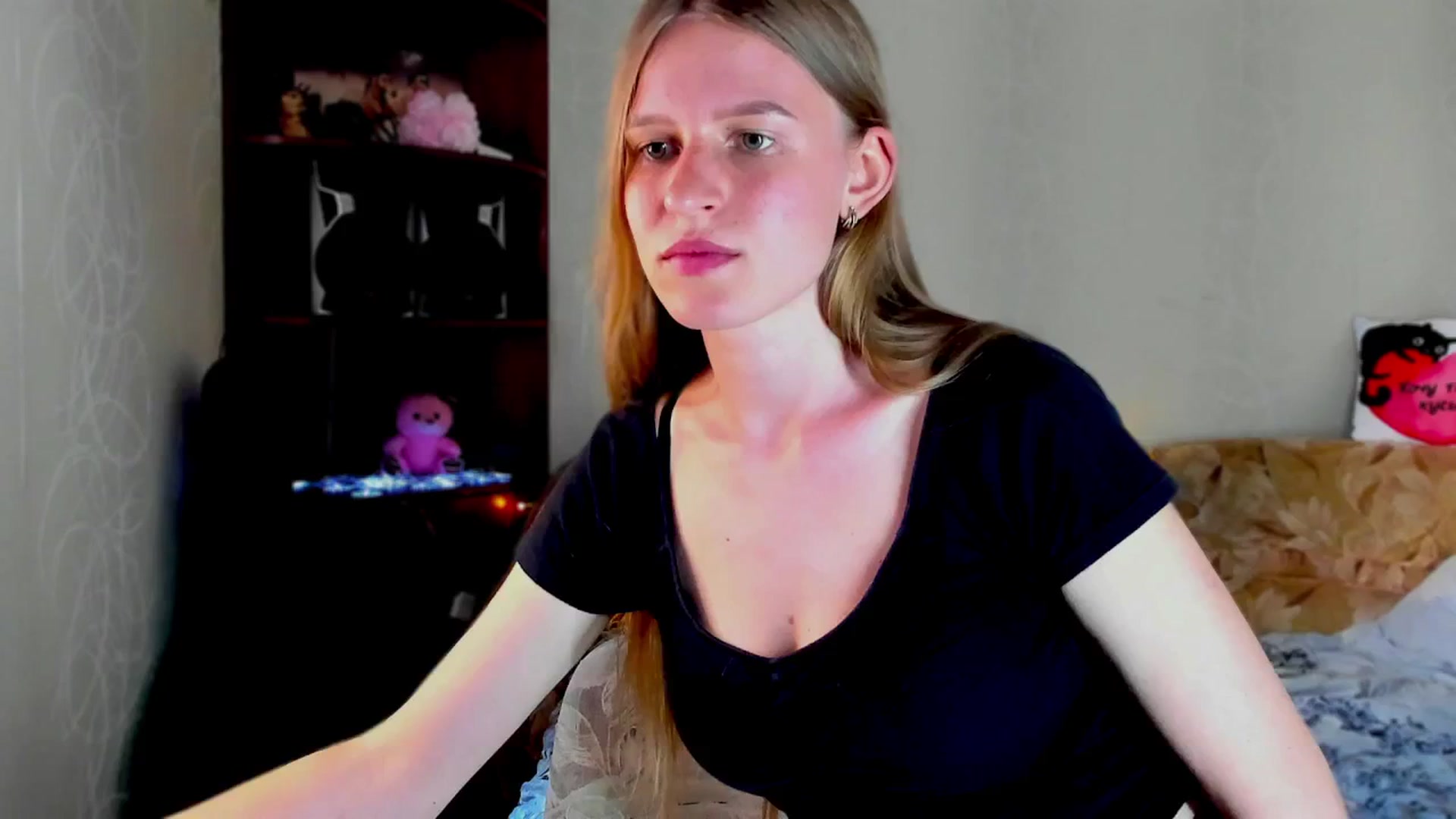 Gallery image thumbnail from Luna_evan's myfreecams stream on, 06/02/2025, 13:22 image 7 of 20
