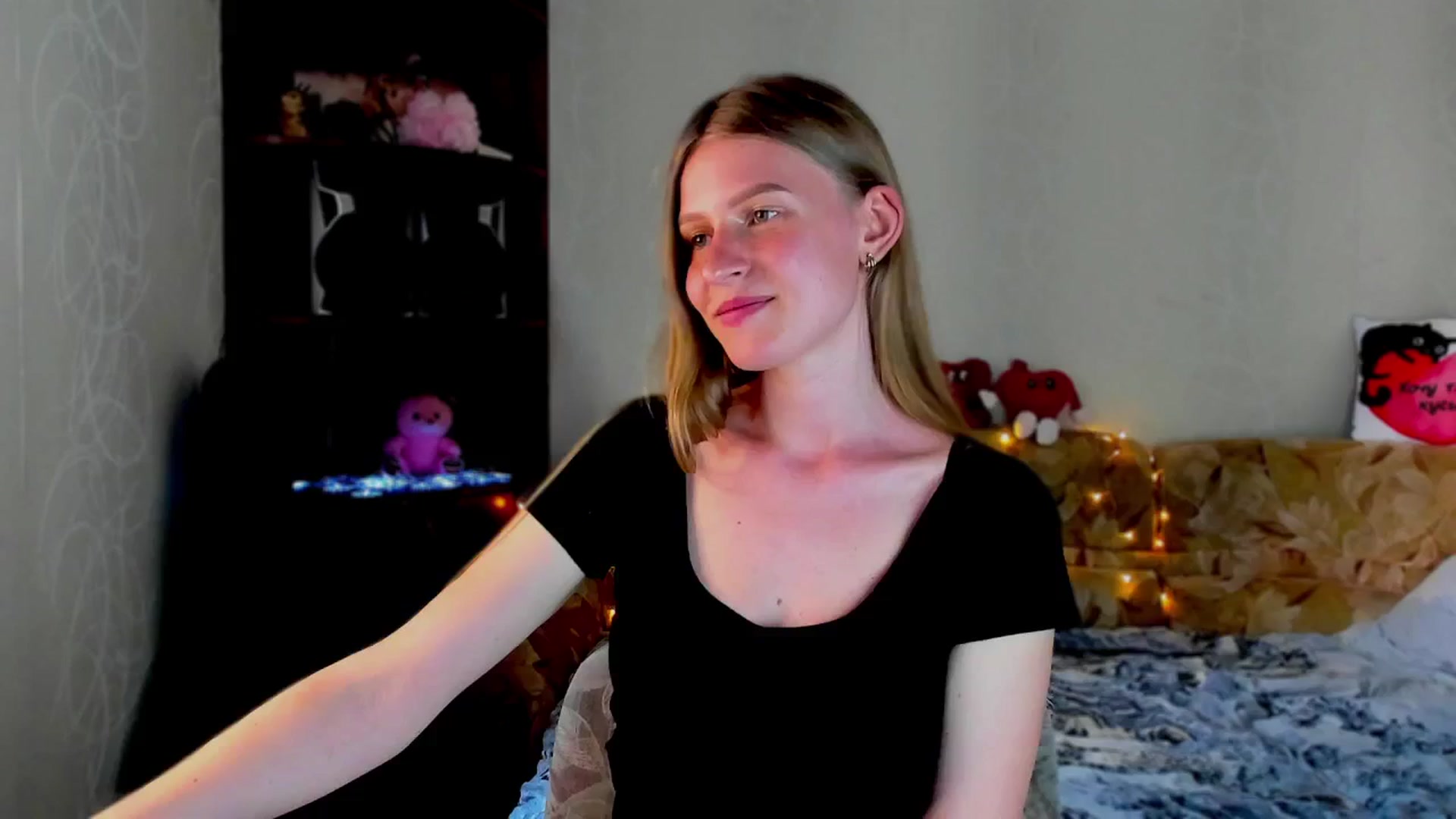 Gallery image thumbnail from Luna_evan's myfreecams stream on, 06/02/2025, 13:22 image 3 of 20