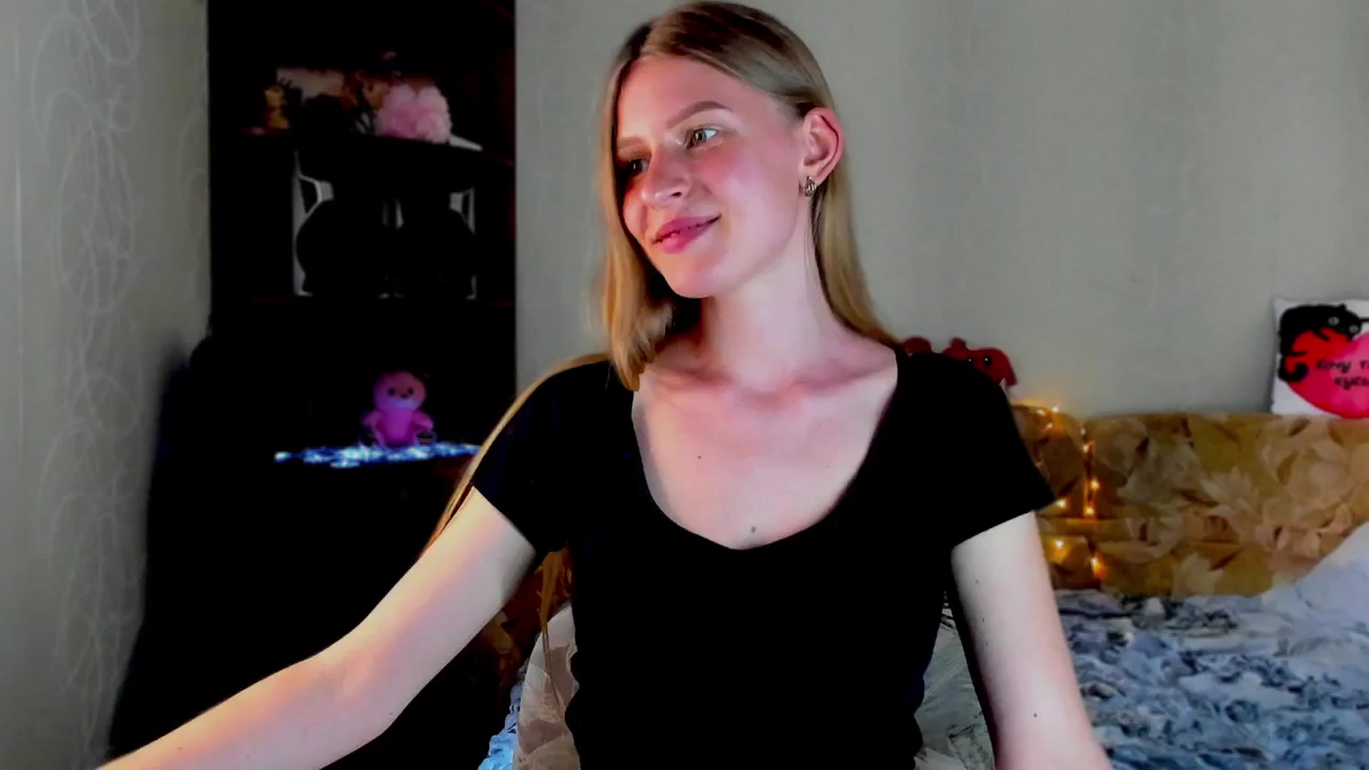 Gallery image thumbnail from Luna_evan's myfreecams stream on, 06/02/2025, 13:22 image 2 of 20