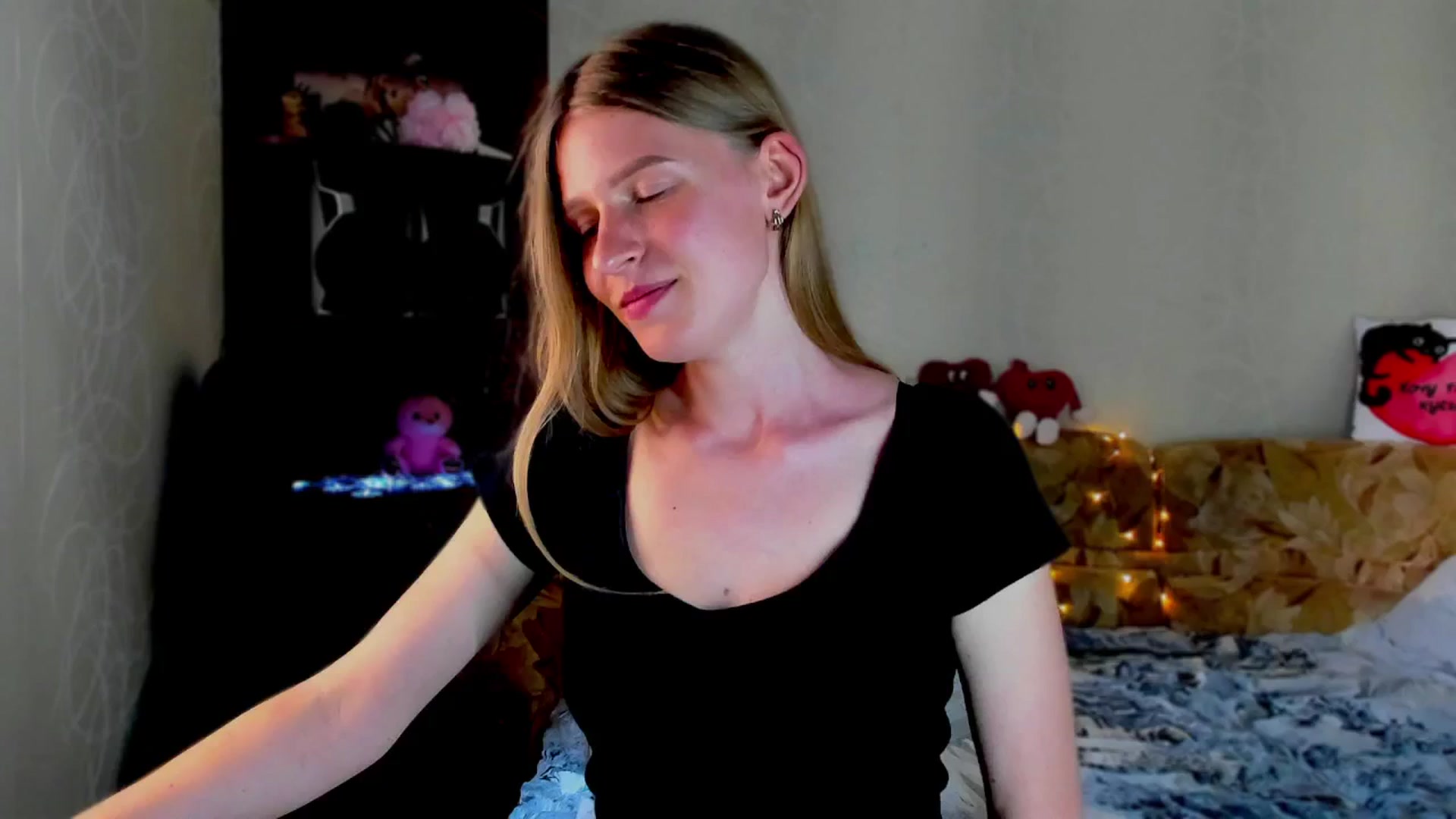 Gallery image thumbnail from Luna_evan's myfreecams stream on, 06/02/2025, 13:22 image 1 of 20