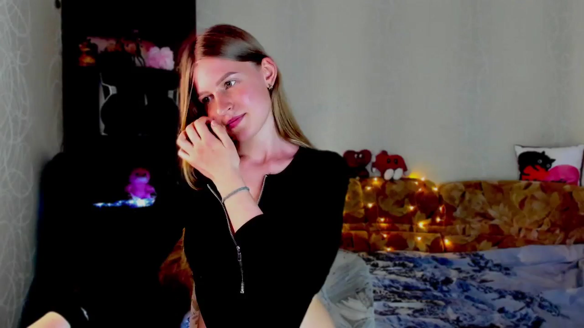 Gallery image thumbnail from Luna_evan's myfreecams stream on, 06/03/2025, 11:24 image 8 of 20