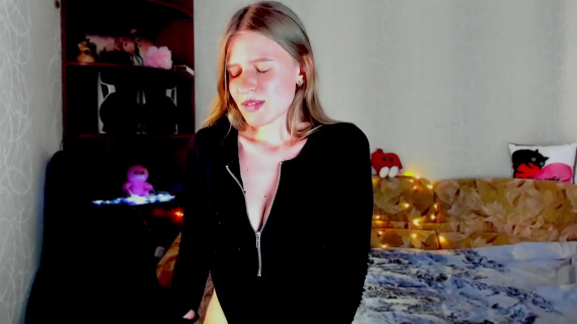 Gallery image thumbnail from Luna_evan's myfreecams stream on, 06/03/2025, 11:24 image 18 of 20
