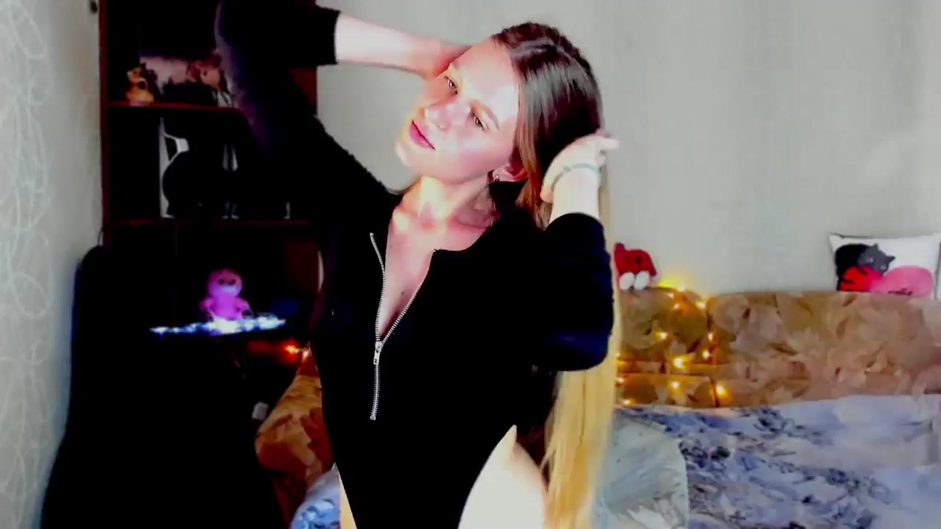 Gallery image thumbnail from Luna_evan's myfreecams stream on, 06/03/2025, 11:24 image 14 of 20