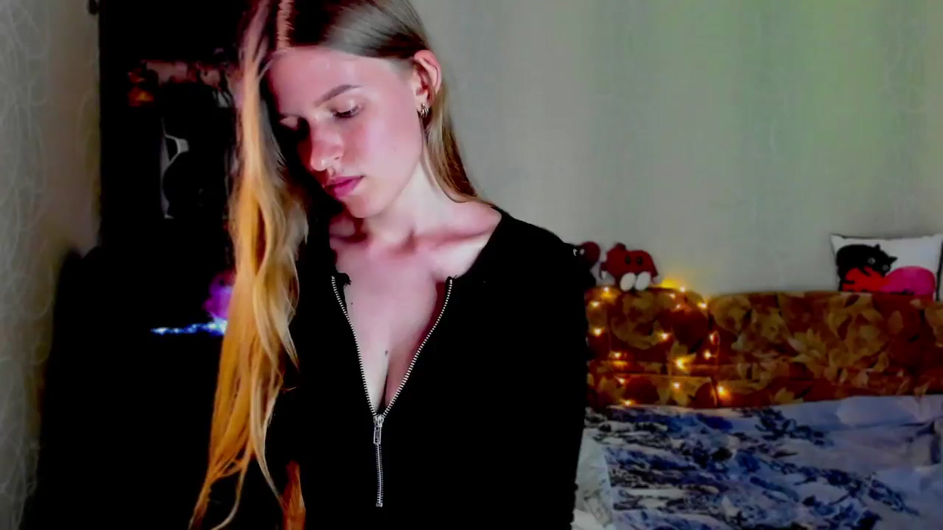 Gallery image thumbnail from Luna_evan's myfreecams stream on, 06/03/2025, 11:24 image 3 of 20