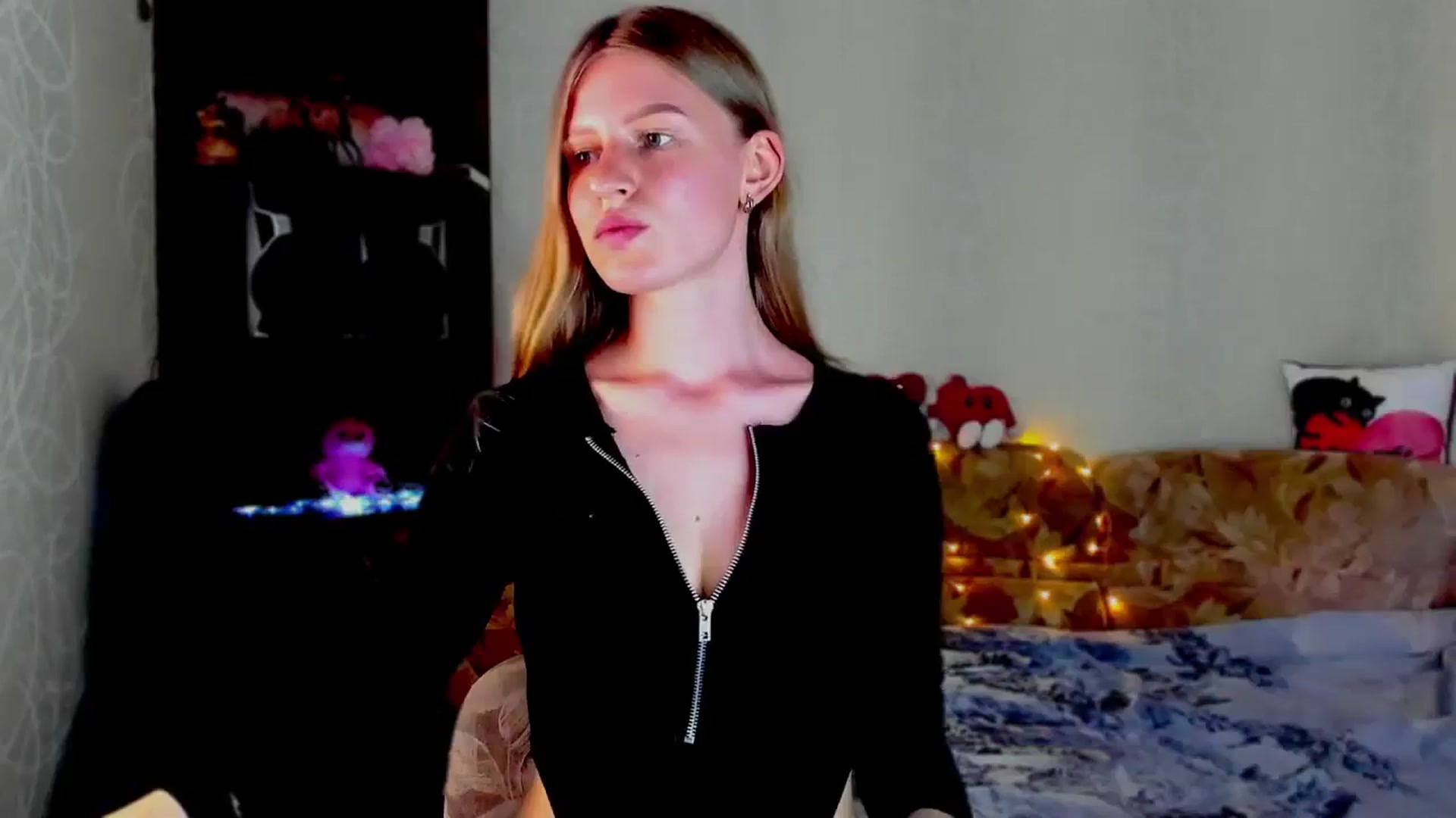 Gallery image thumbnail from Luna_evan's myfreecams stream on, 06/03/2025, 11:24 image 5 of 20