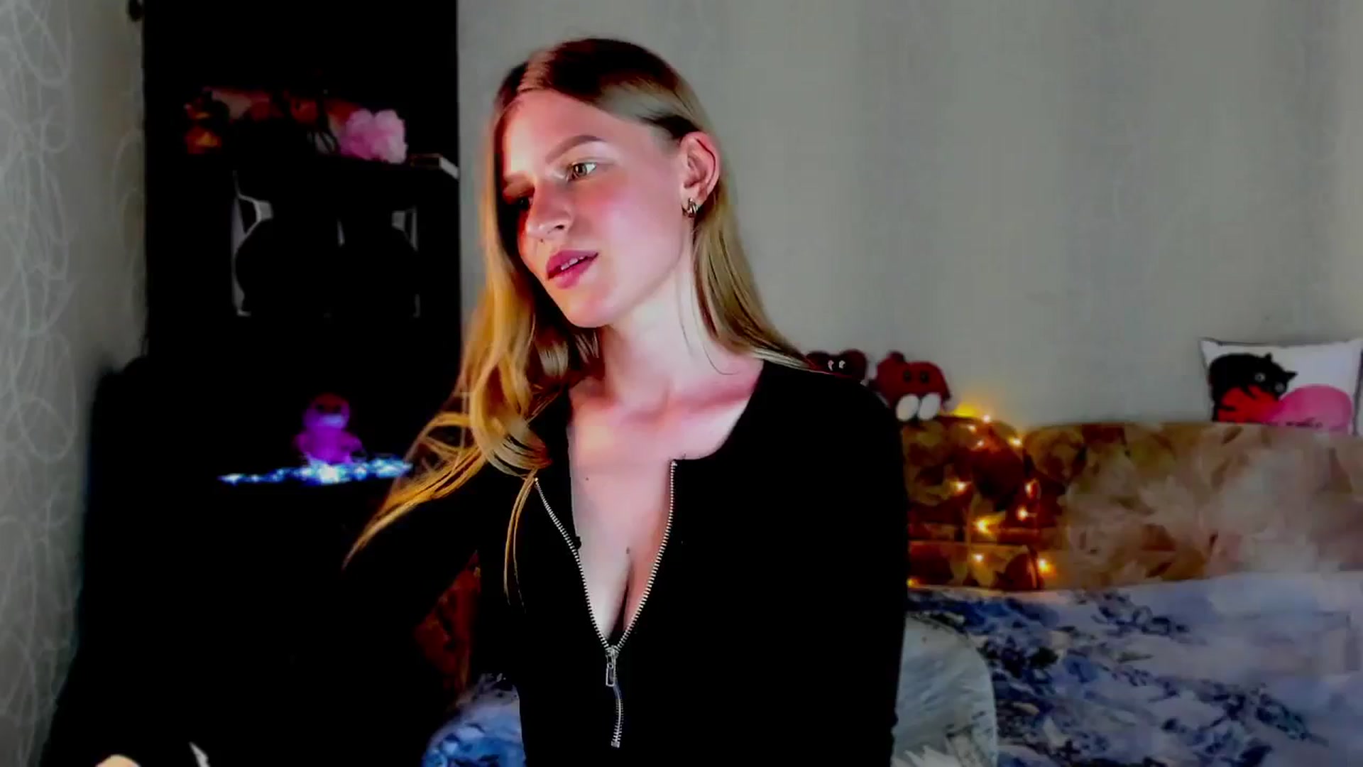 Gallery image thumbnail from Luna_evan's myfreecams stream on, 06/03/2025, 11:24 image 13 of 20