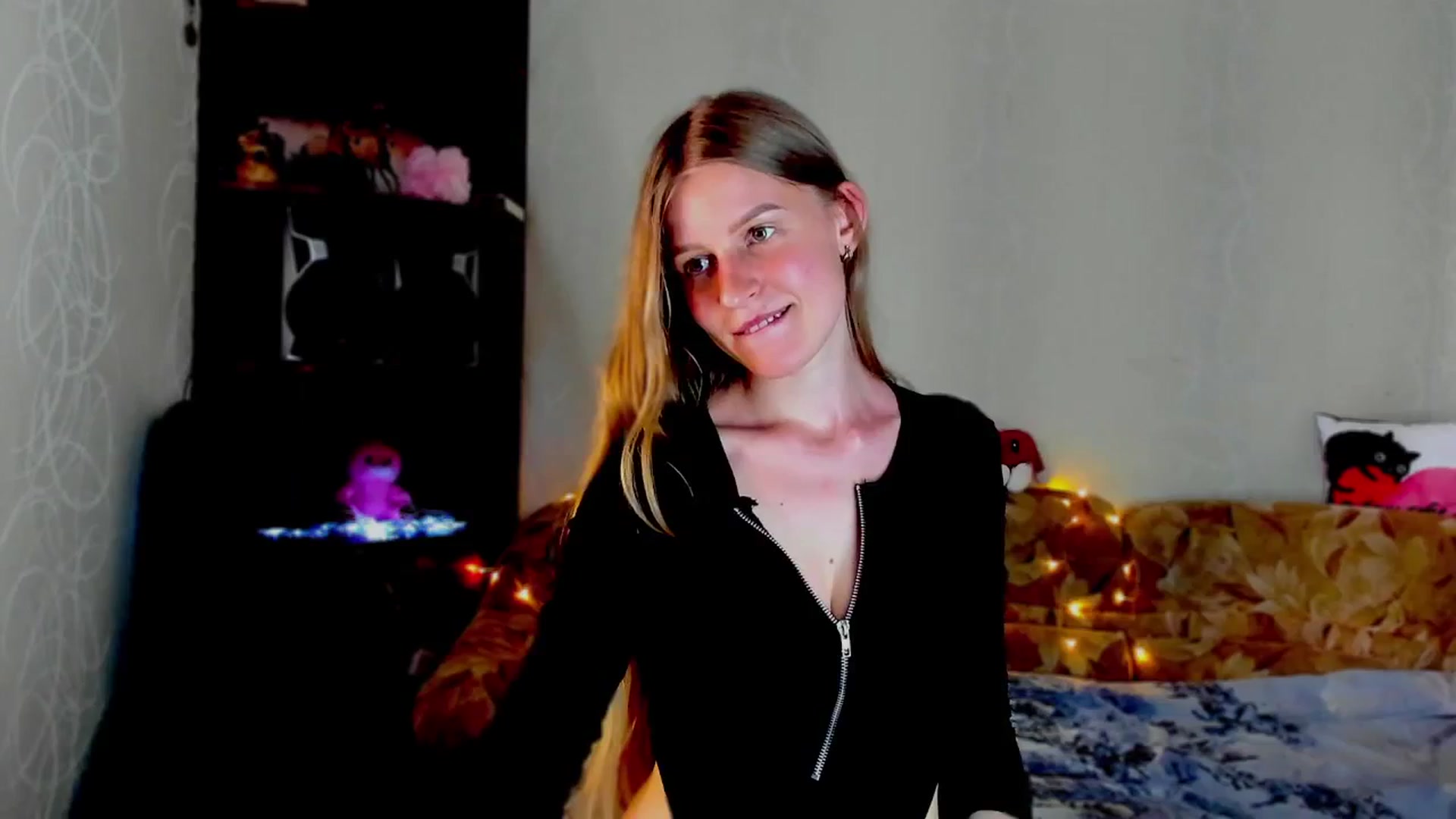 Gallery image thumbnail from Luna_evan's myfreecams stream on, 06/03/2025, 11:56 image 10 of 20