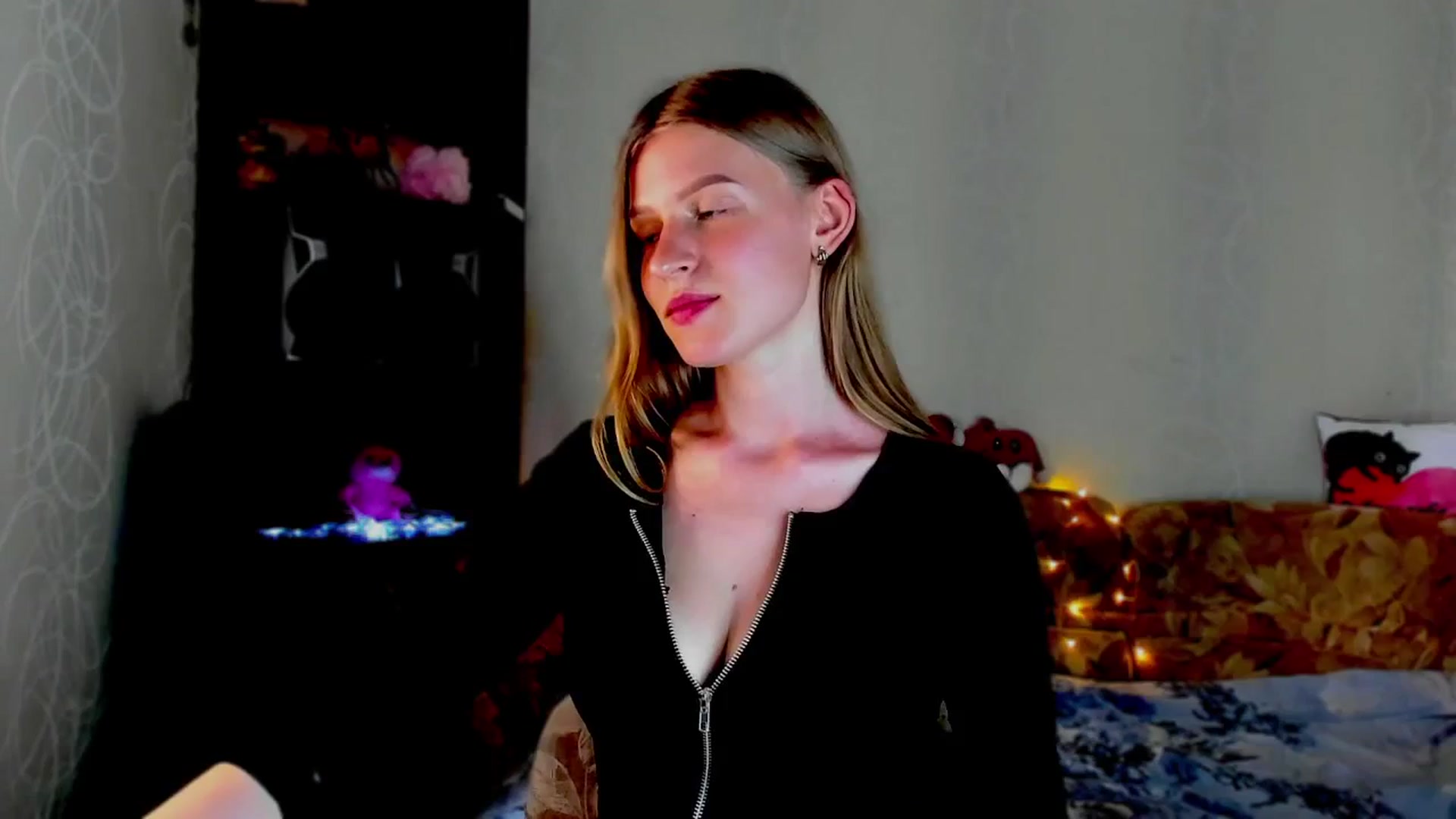 Gallery image thumbnail from Luna_evan's myfreecams stream on, 06/03/2025, 11:56 image 8 of 20