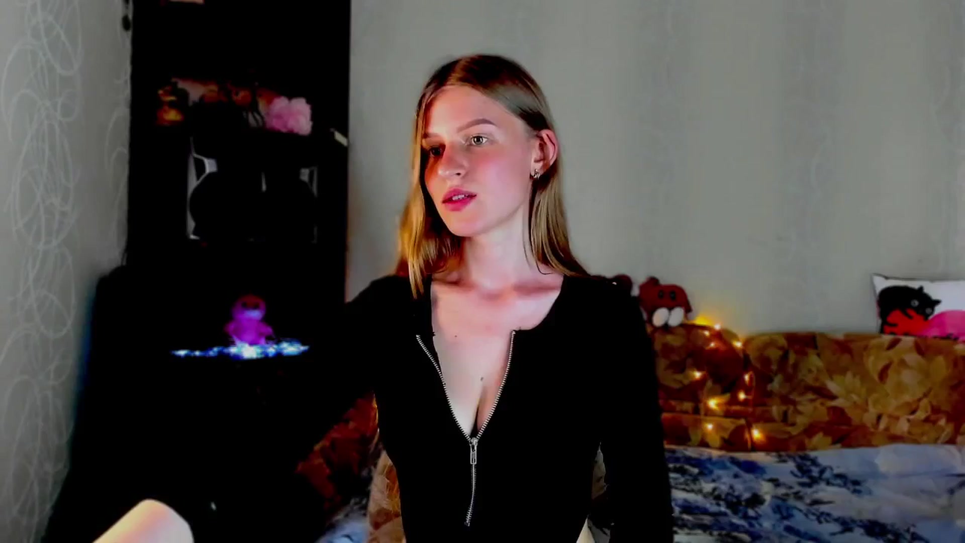 Gallery image thumbnail from Luna_evan's myfreecams stream on, 06/03/2025, 11:56 image 12 of 20