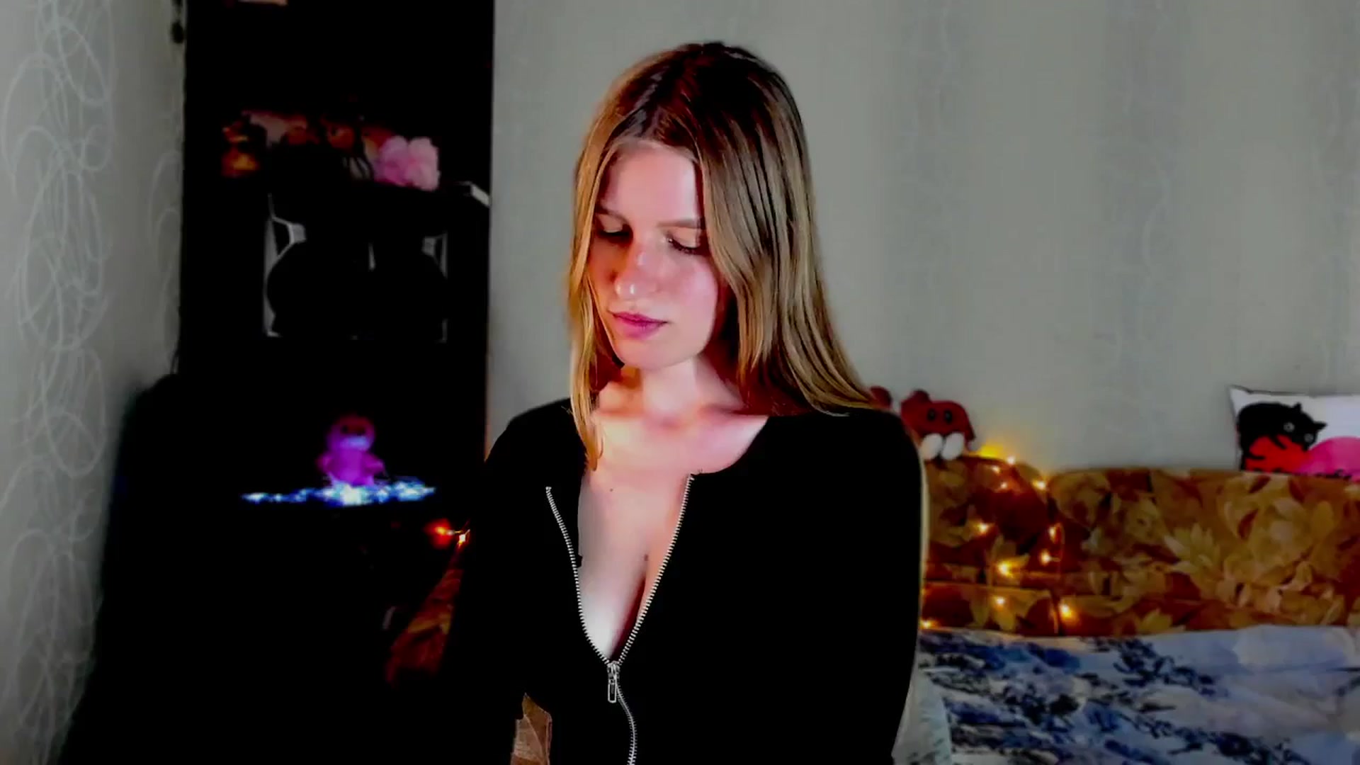 Gallery image thumbnail from Luna_evan's myfreecams stream on, 06/03/2025, 11:56 image 3 of 20