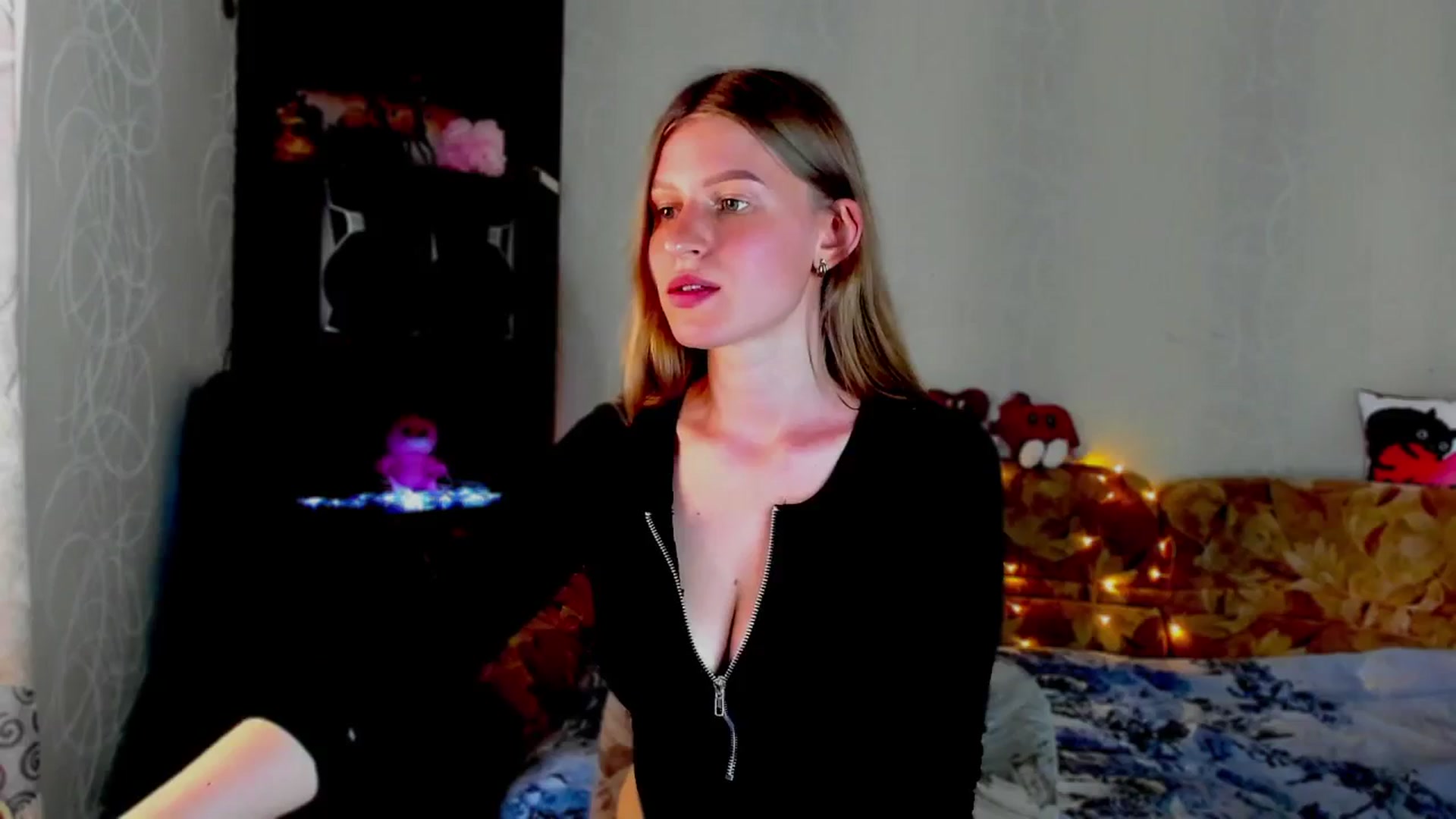 Gallery image thumbnail from Luna_evan's myfreecams stream on, 06/03/2025, 11:56 image 16 of 20