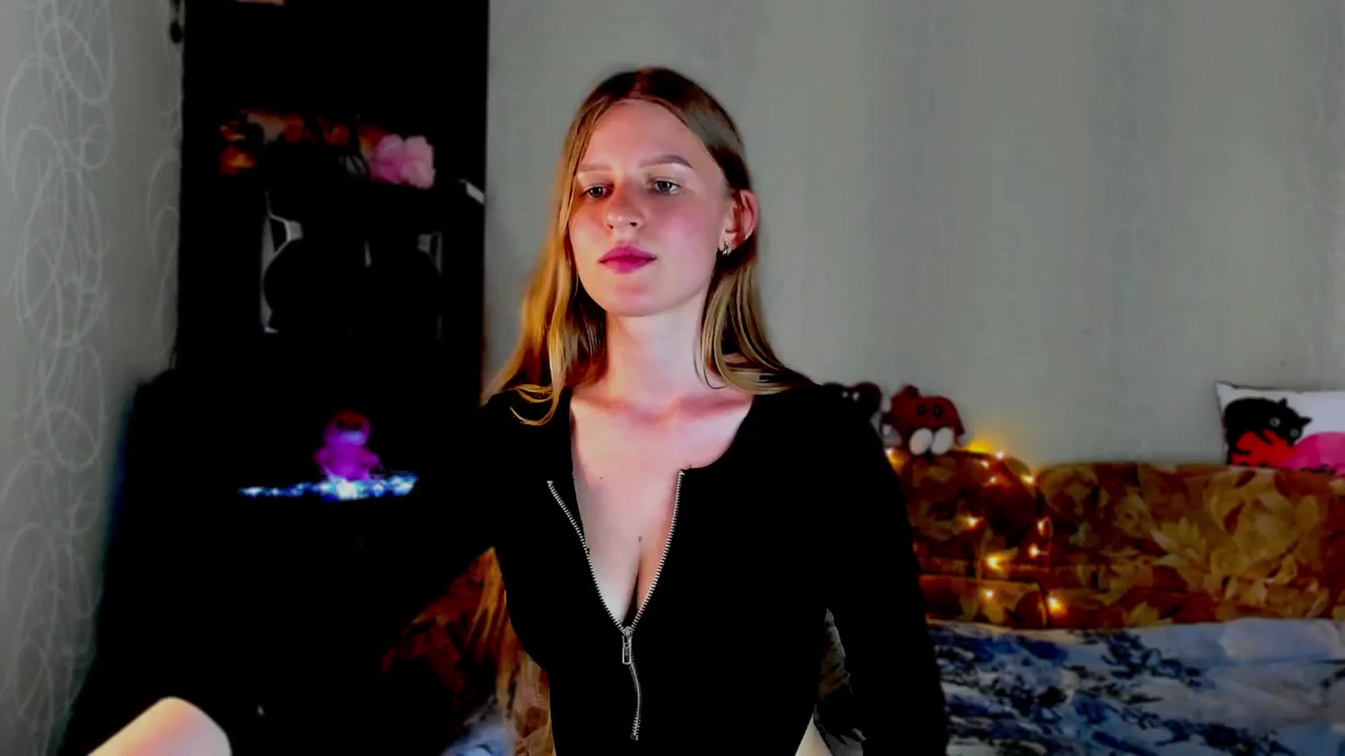 Gallery image thumbnail from Luna_evan's myfreecams stream on, 06/03/2025, 11:56 image 13 of 20