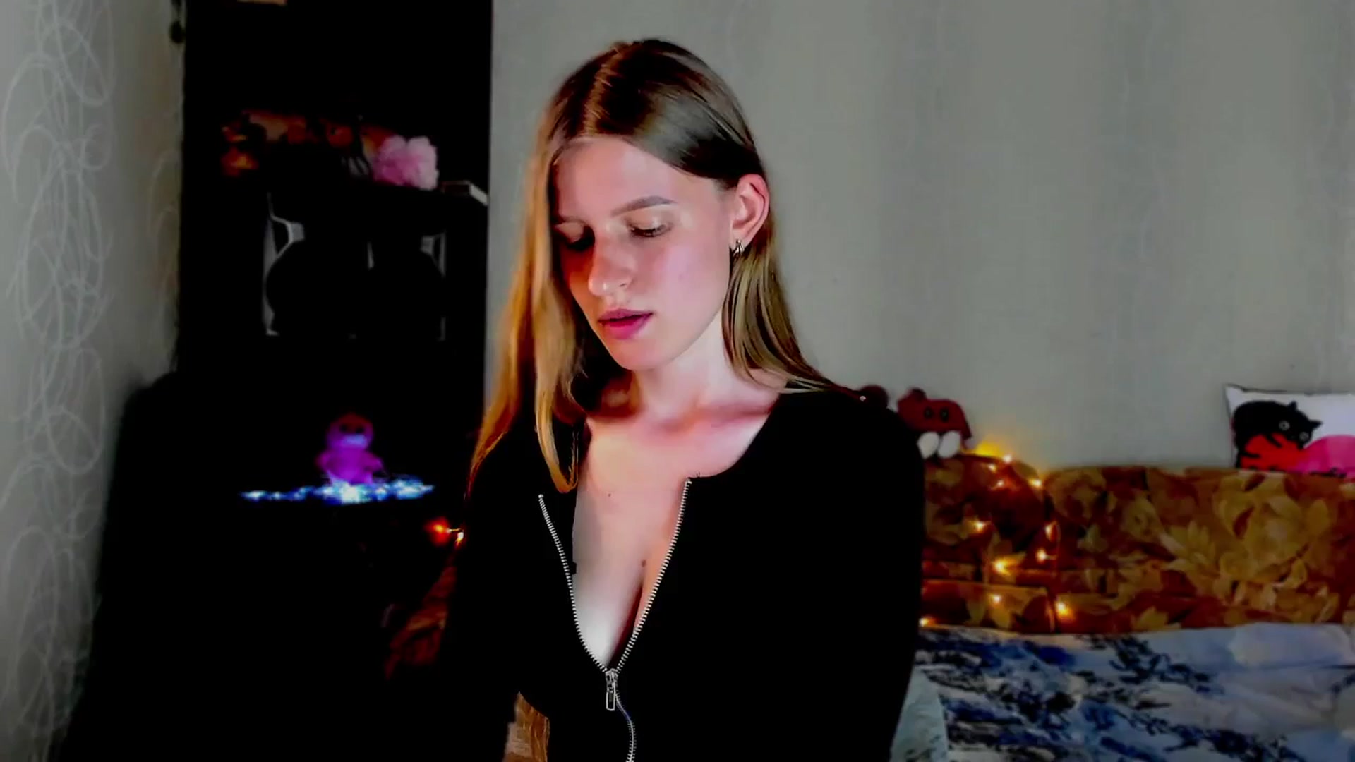 Gallery image thumbnail from Luna_evan's myfreecams stream on, 06/03/2025, 11:56 image 4 of 20